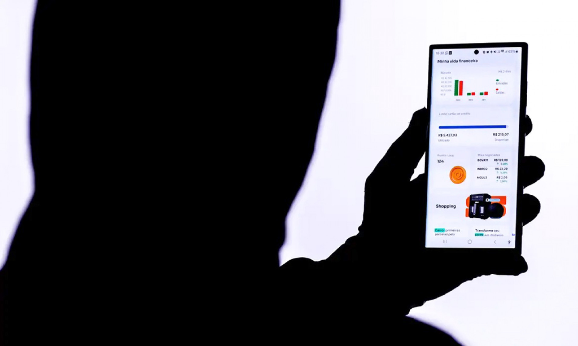 Rápido e sofisticado, golpe tem vitimado um grande número de pessoas: falsos gerentes, falsas centrais bancárias e até falsos advogados são os mais frequentes
