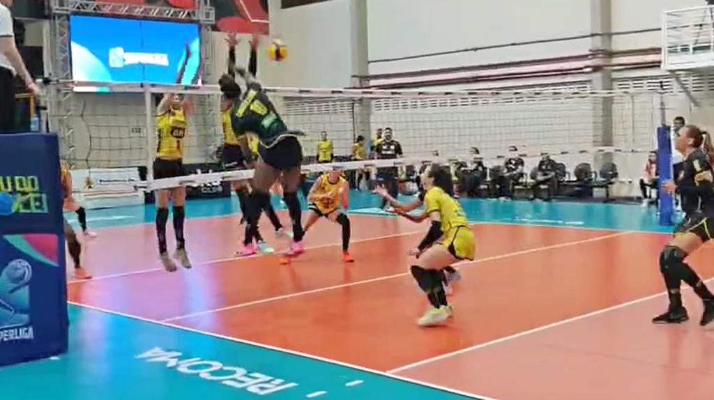 Time de Sorocaba teve apoio da torcida no ginásio do Sesi
