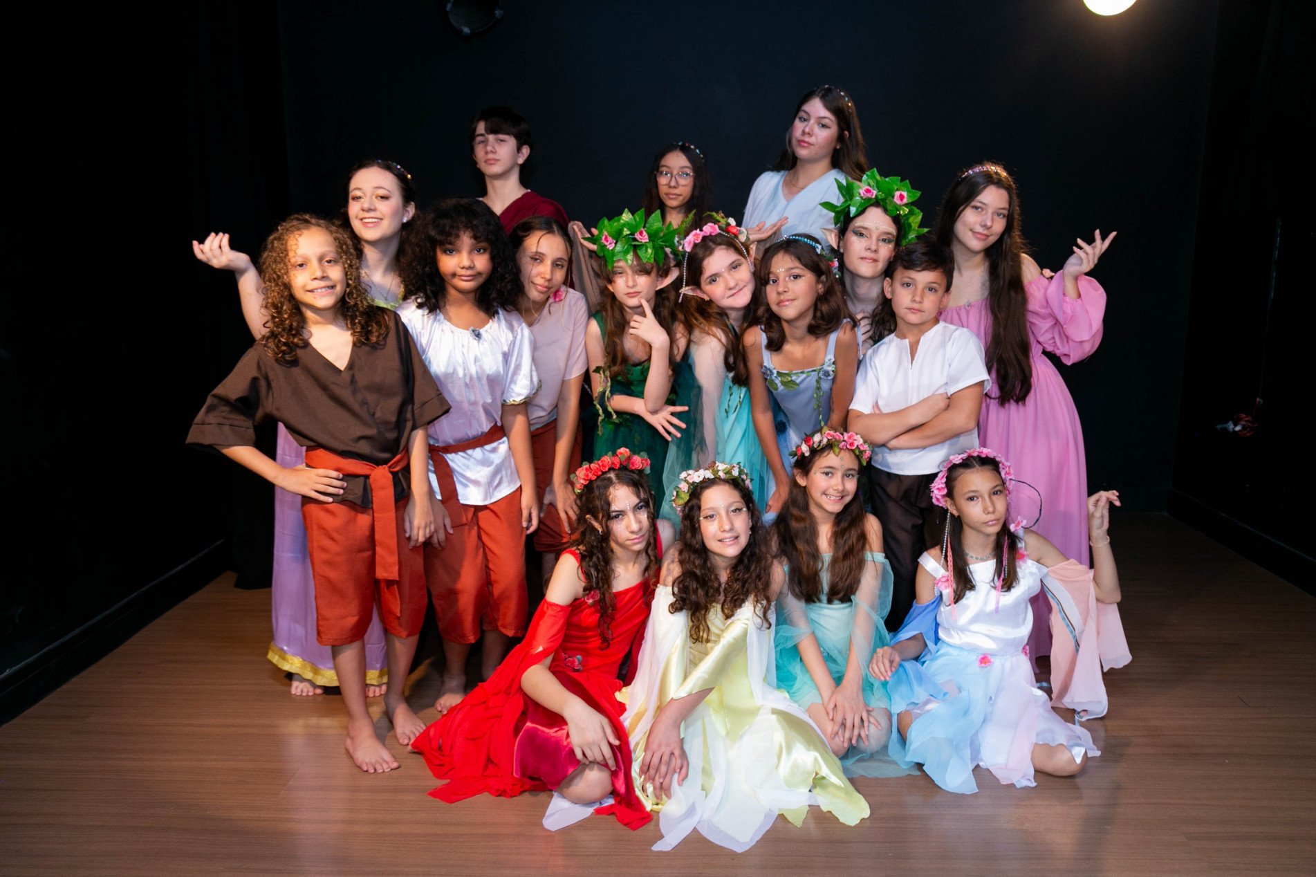 Fadas, seres mágicos e situações cômicas oferecem experiência lúdica para toda a família.