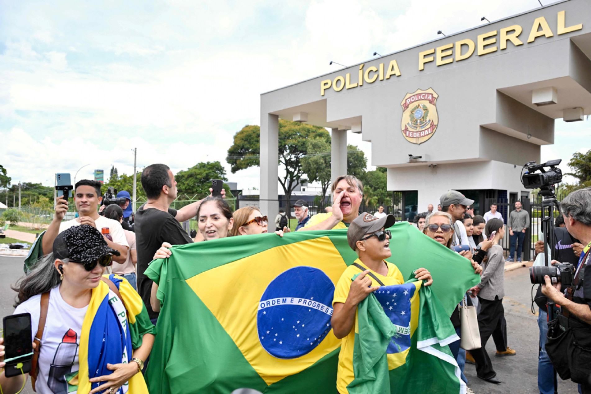 Apoiadores de Bolsonaro protestaram contra a prisão 

