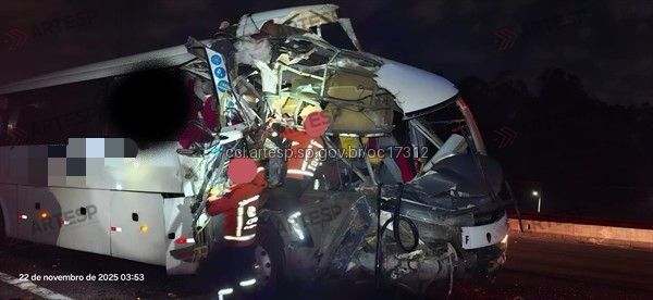 Acidente ocorreu na madrugada deste sábado 