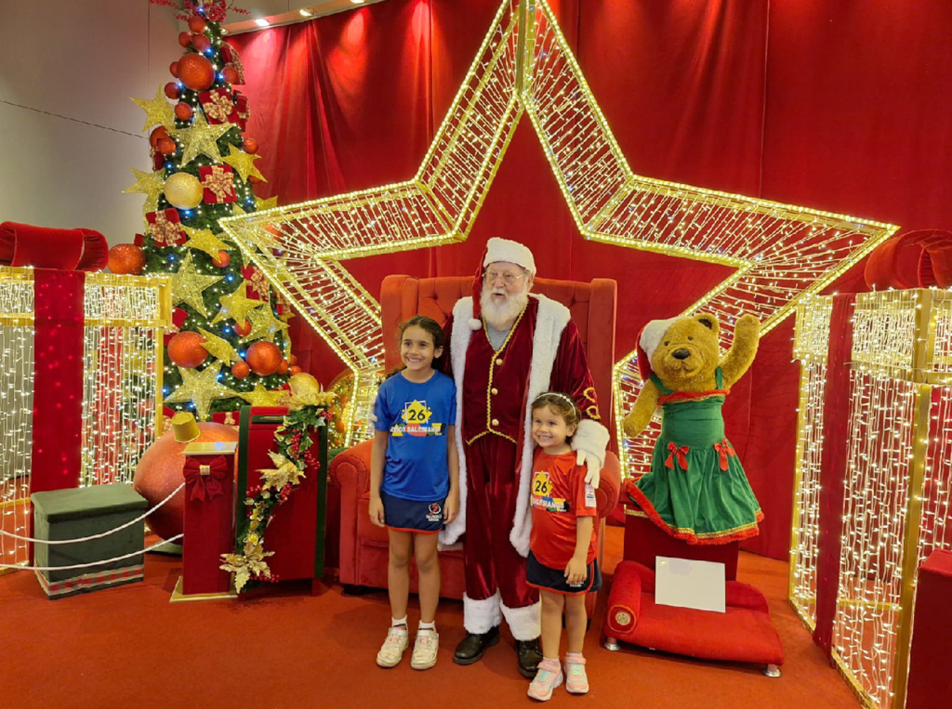 As irmãs Isabella, 9 anos e Manuella, 5 anos
