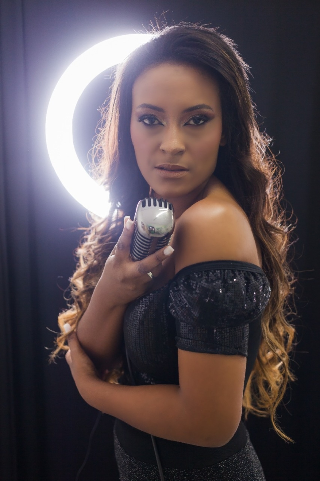 Apresentação terá a cantora Lilian Araujo, que iniciou a carreira em bandas da região e atua em gêneros como soul, jazz, R&B e blues.
