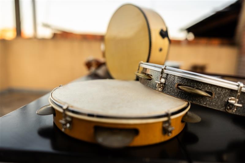 Repertório reúne referências do samba raiz e produções contemporâneas