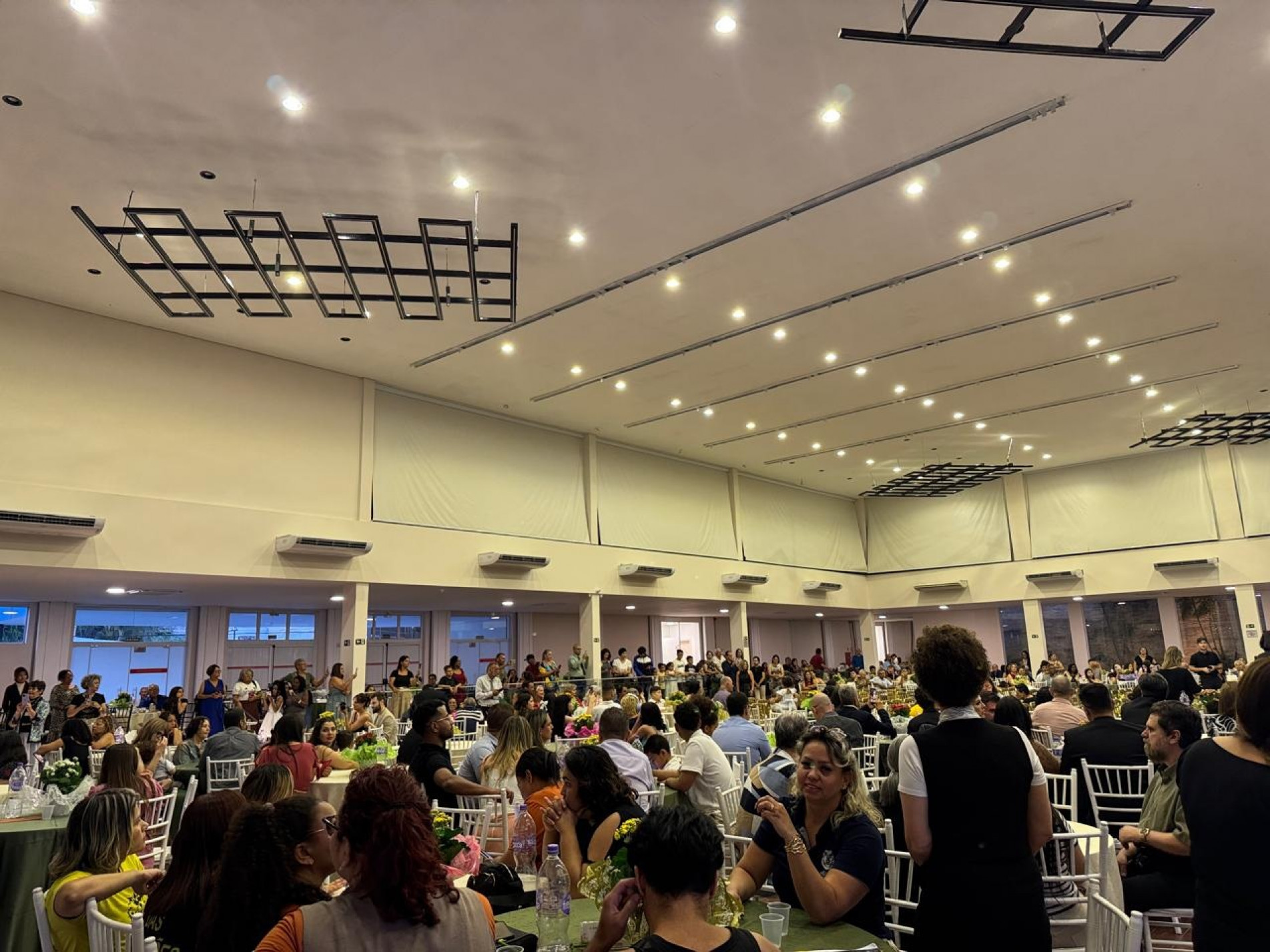 |Para os casais, cerimônia gratuita representou a realização de um sonho adiado pelas dificuldades financeiras, pela falta de oportunidade ou por histórias de vida que precisaram de tempo para amadurecer