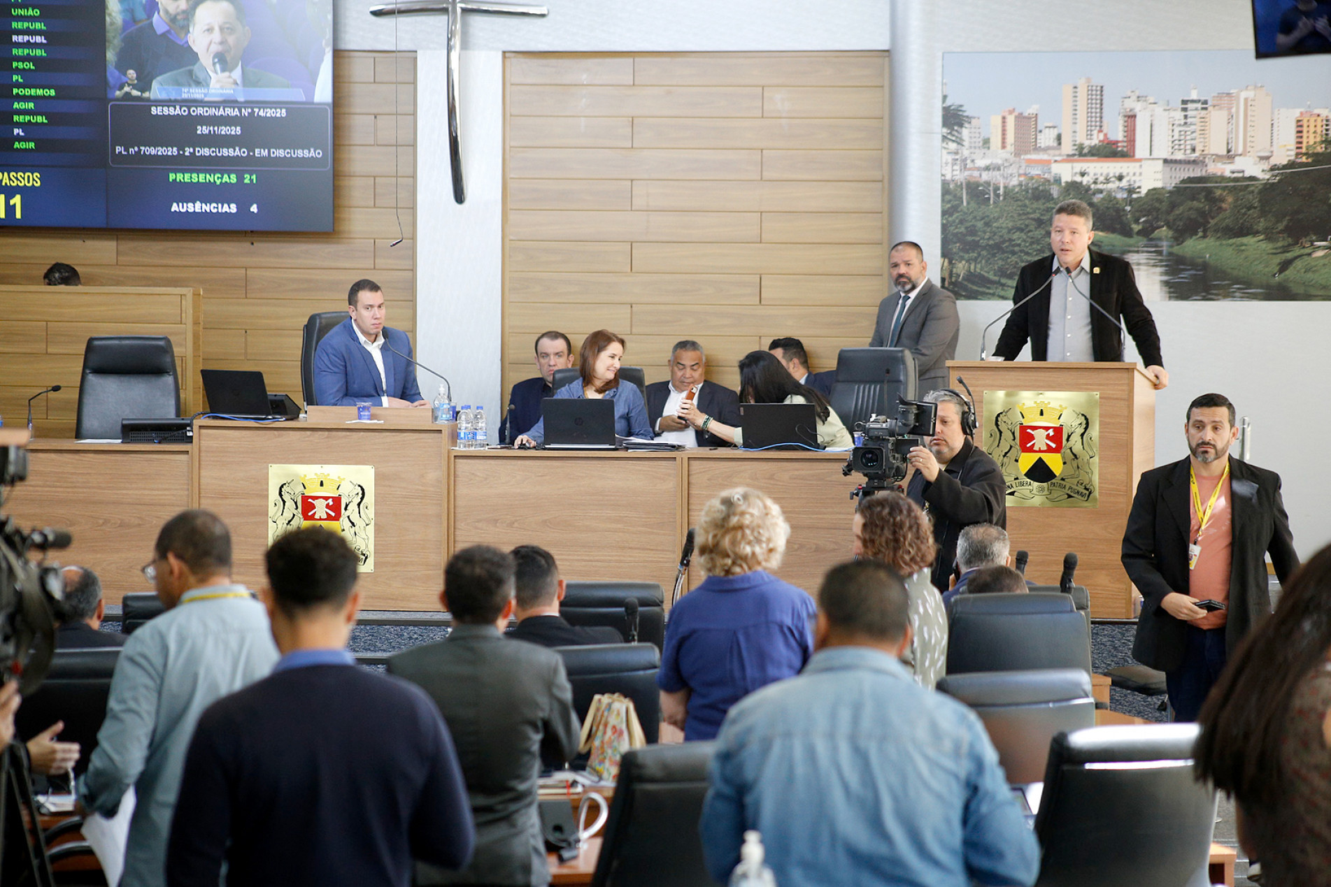 Plenário da Câmara durante a votação da LOA 2026
