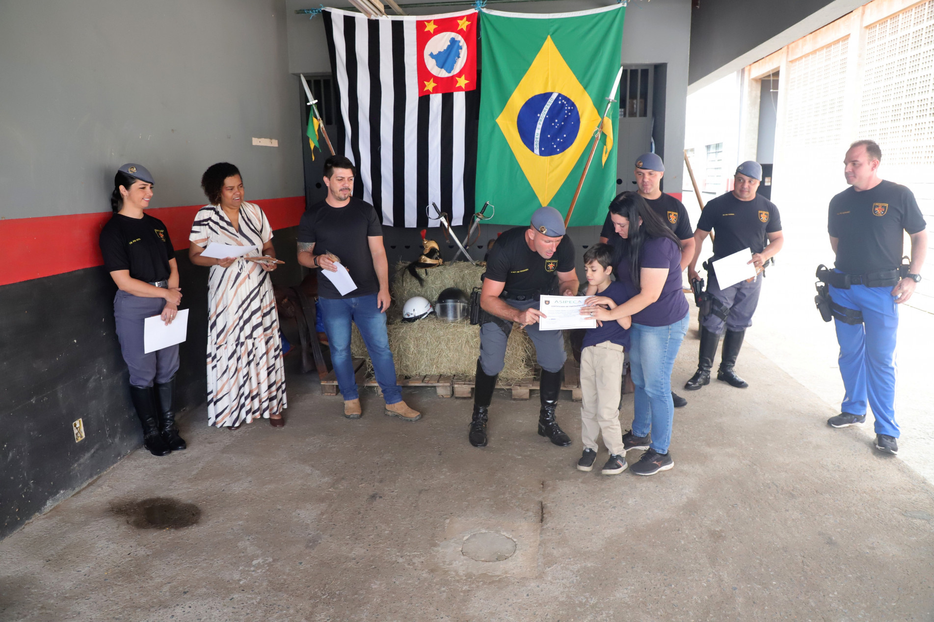 A equoterapia é uma prática terapêutica que utiliza o cavalo para estimular o desenvolvimento físico, mental e social