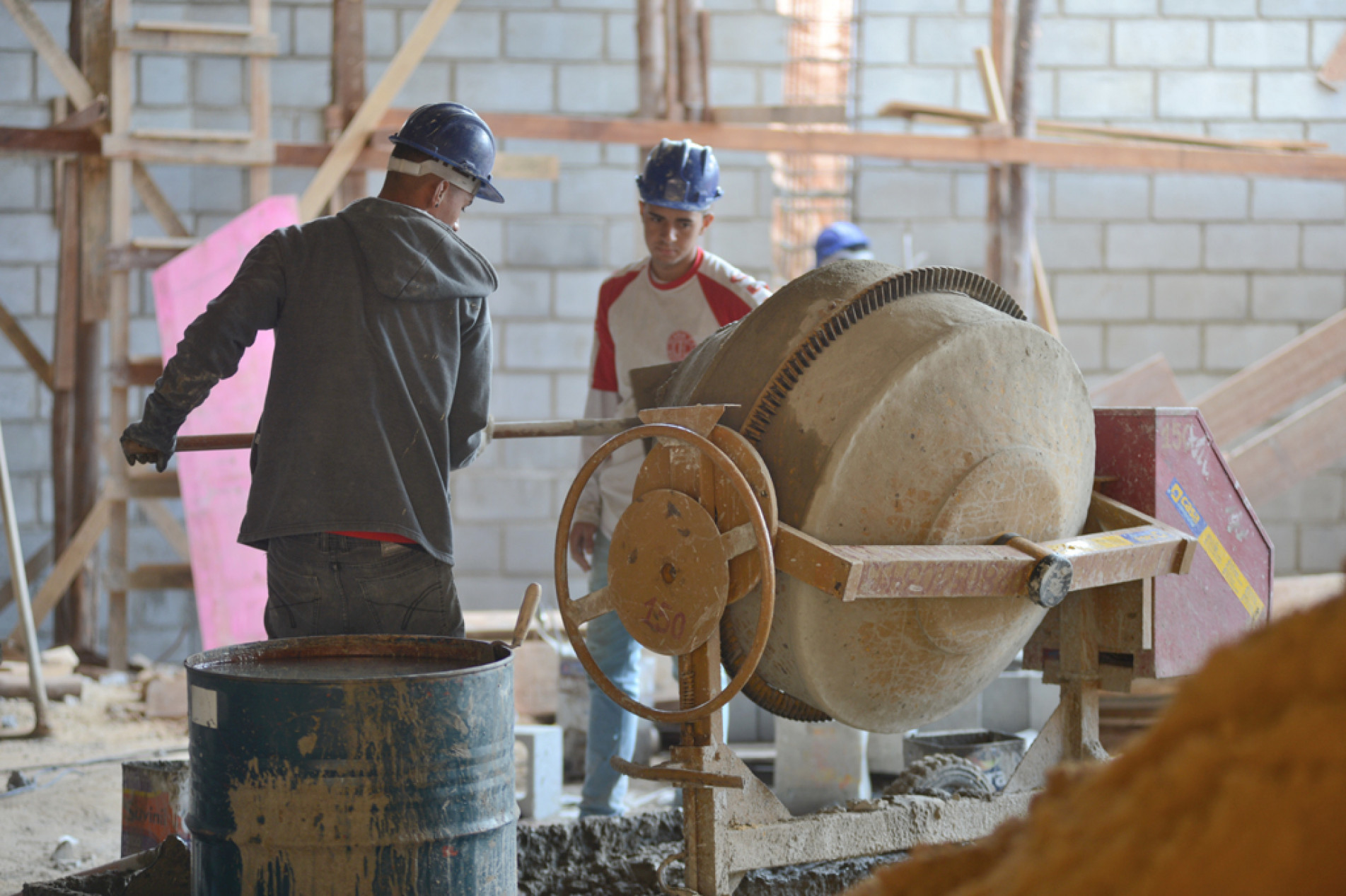 Trabalhadores com carteira assinada somam 39 milhões
