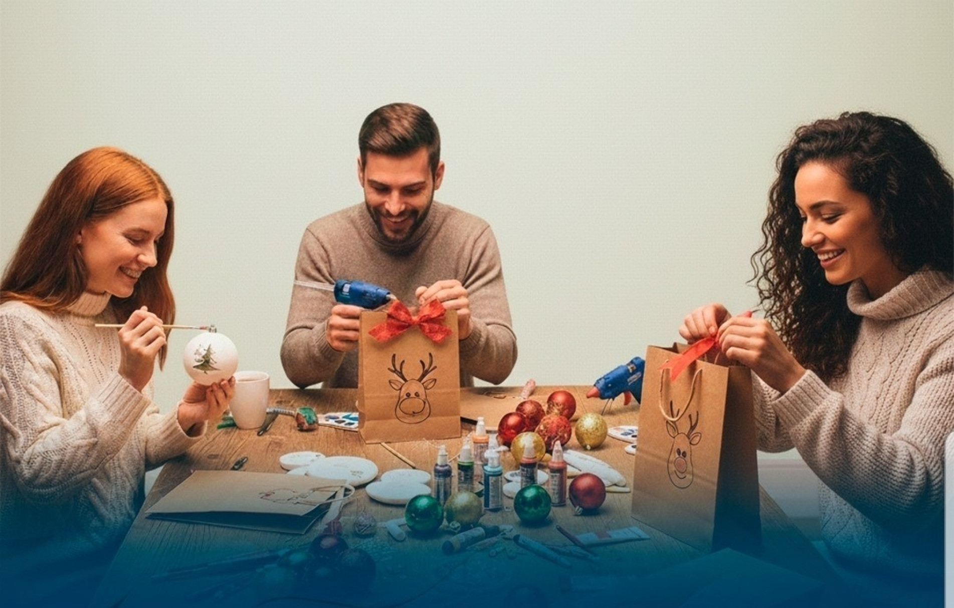Oportunidade de personalizar enfeites e decorar sacolas utilizando materiais