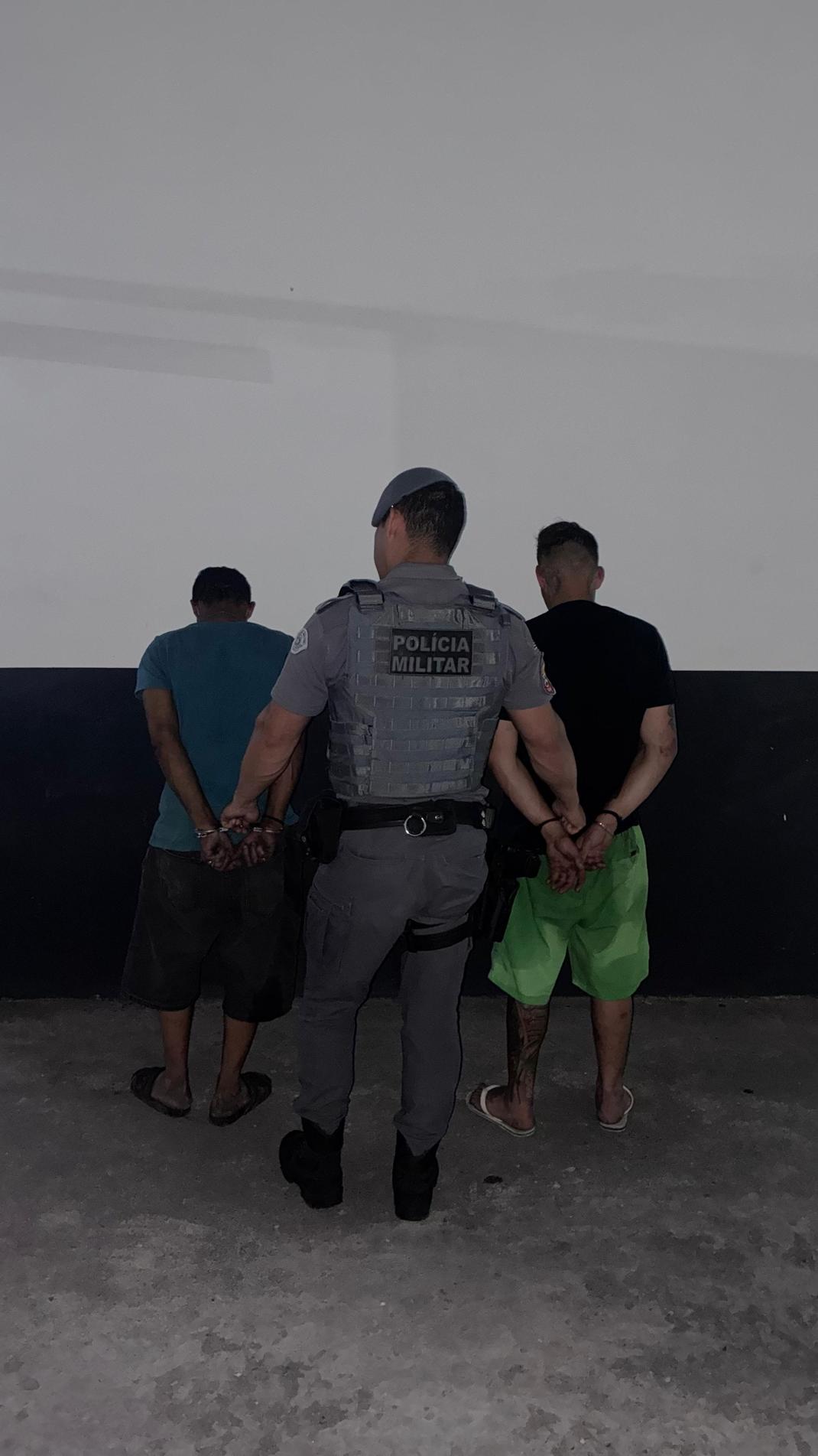 Os policiais apreenderam uma faca usada no corte e aproximadamente 30 metros de fio de 50 milímetros, além de outros 30 metros de cabo de 10 milímetros