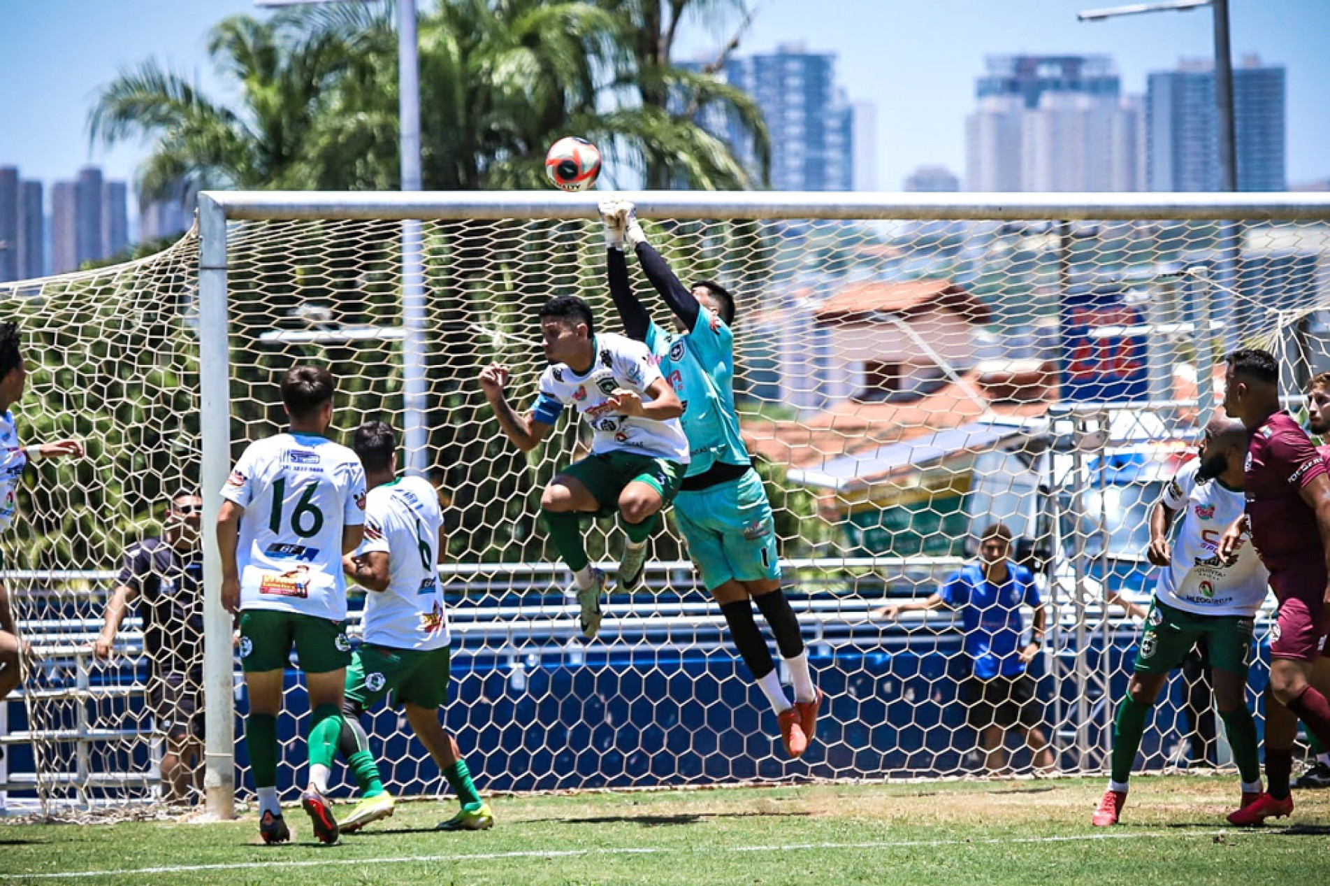 Lance do jogo disputado contra o Magnólia