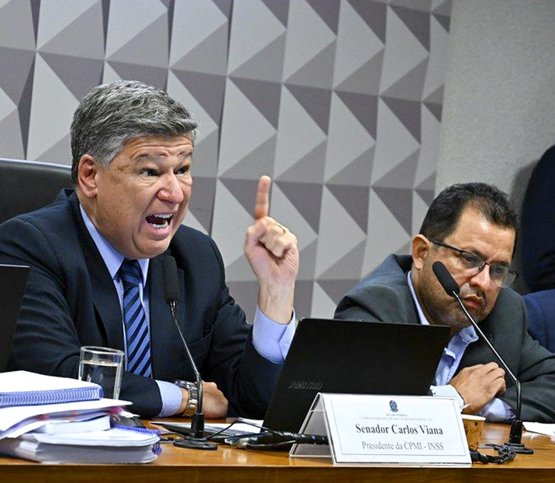 Carlos Viana (à esq.) determinou a prisão de Jucimar