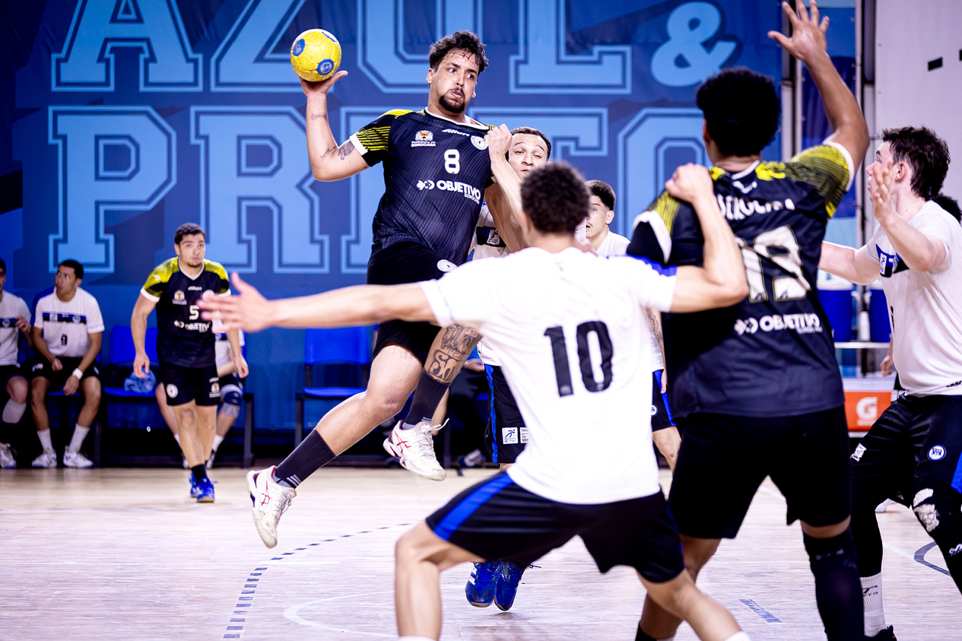 No jogo de terça-feira, disputado na casa 
do Pinheiros, empate por 20 a 20