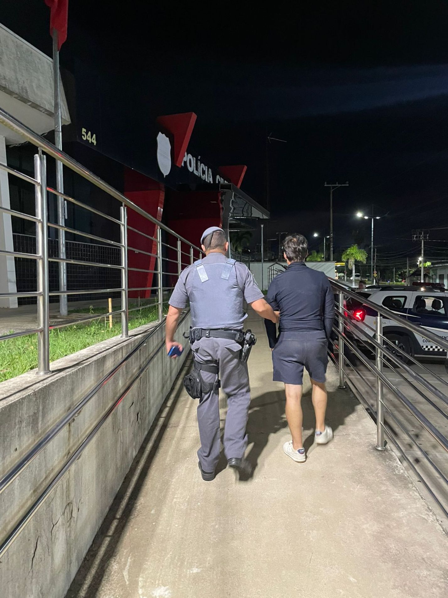 O condutor foi levado para a delegacia de Votorantim, onde o flagrante por embriaguez ao volante foi registrado