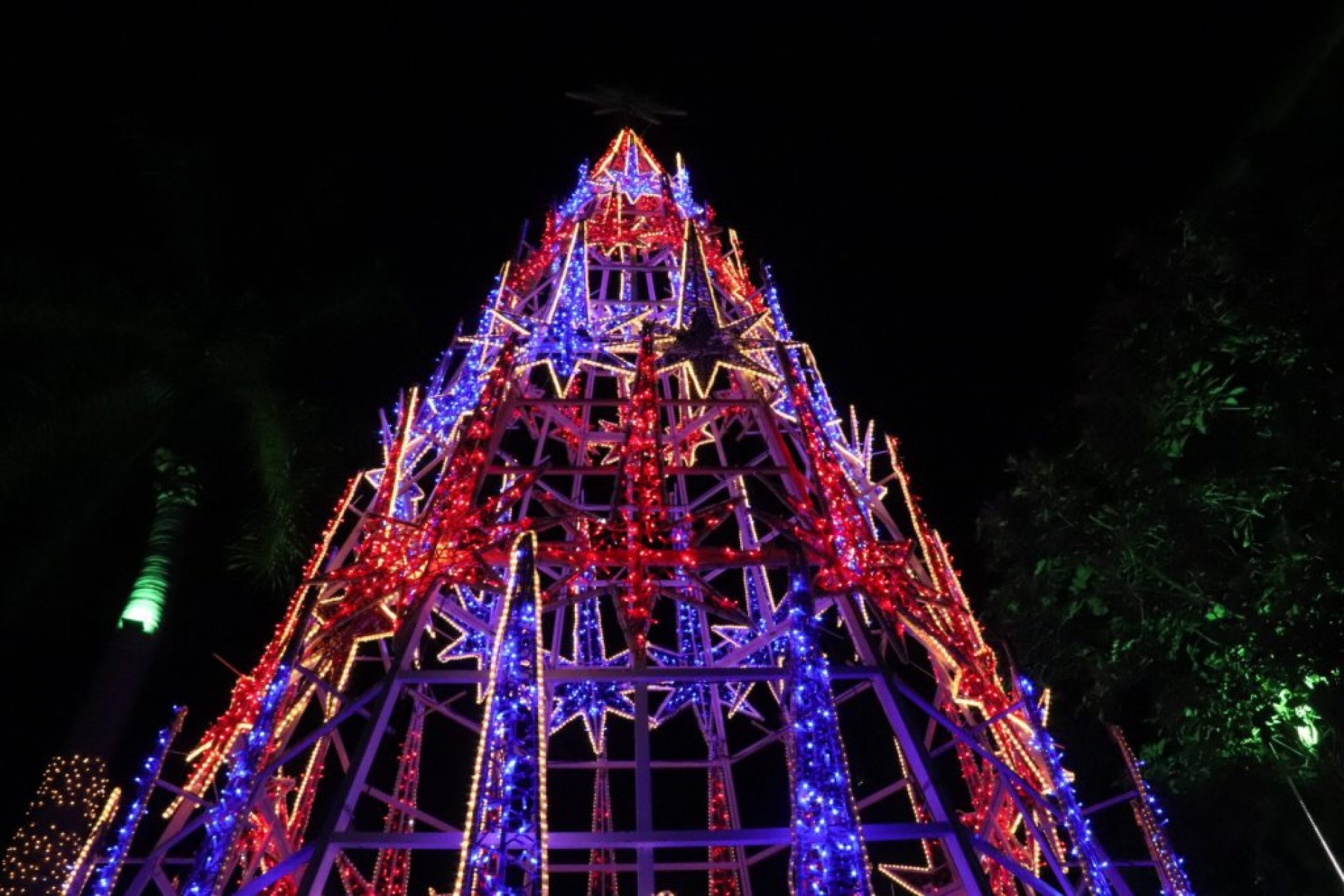 A abertura contará com as características luzes de Natal, marcando o início oficial da programação na cidade
