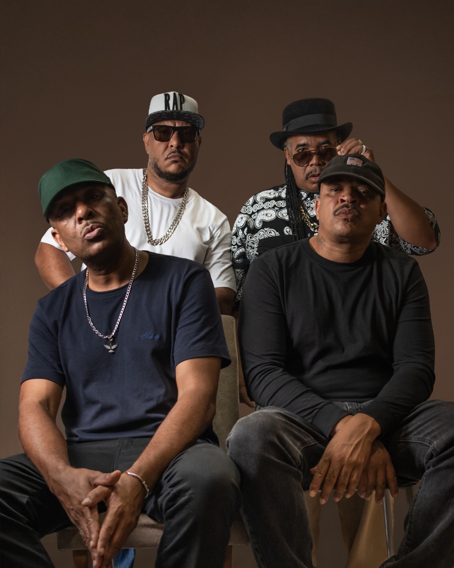 Formado em Sorocaba em 1993, o X da Questão é composto por Carlo Rappaz, Don Berto, Messias e DJ Rjay