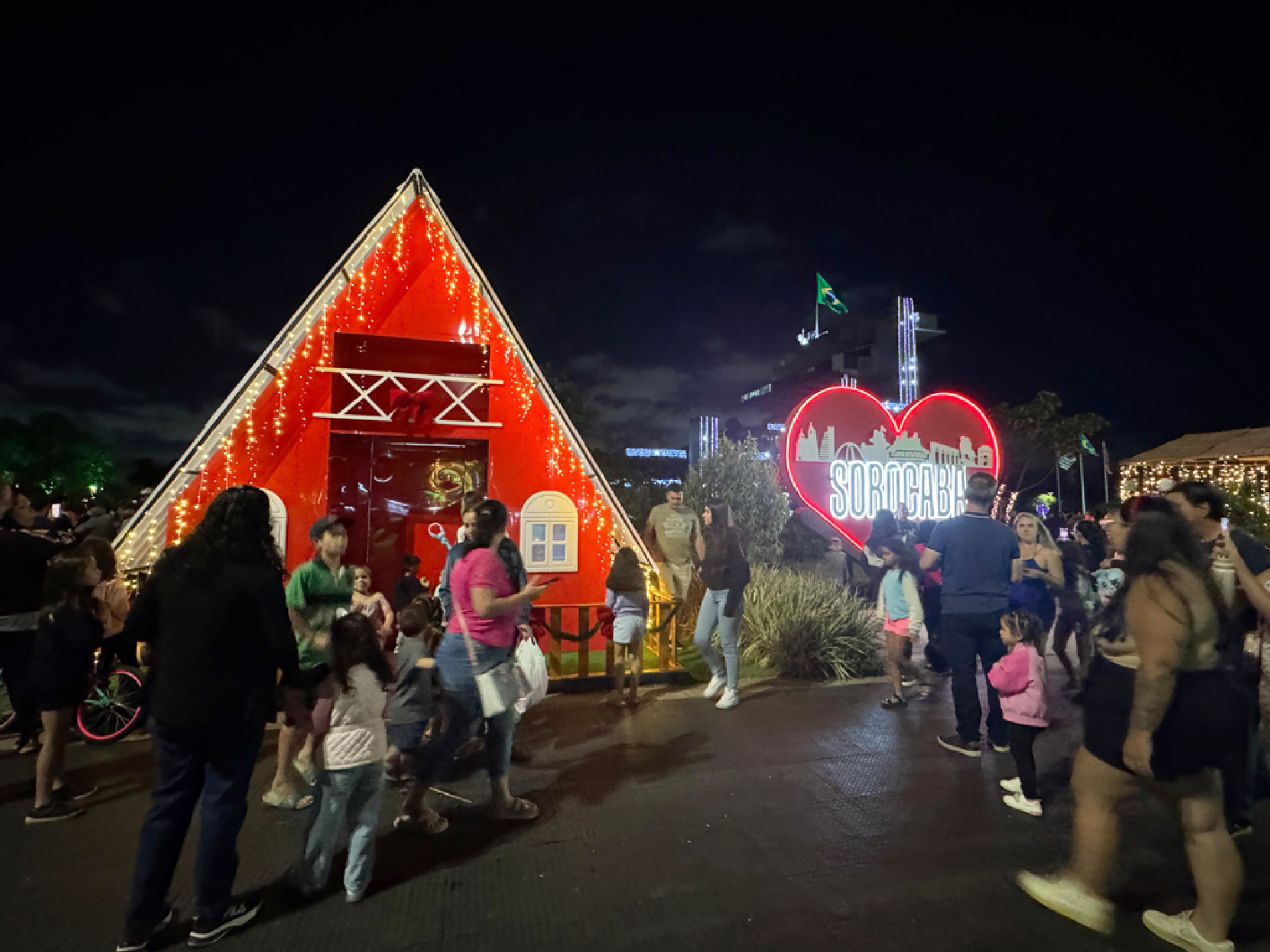 Espaço da Prefeitura se transforma em ambientação natalina para emocionar os apaixonados pelo Natal
