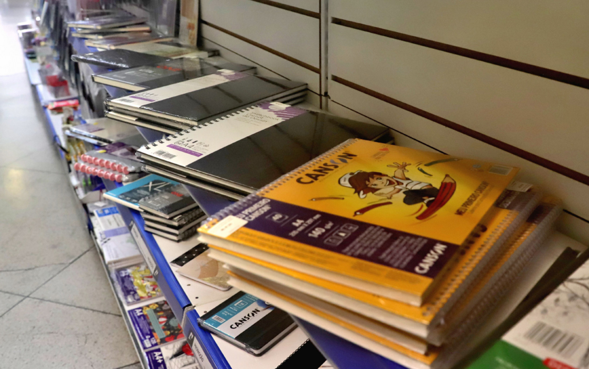 Muitas escolas já retornam
às aulas
em janeiro.
Período para pesquisa e compra será menor
