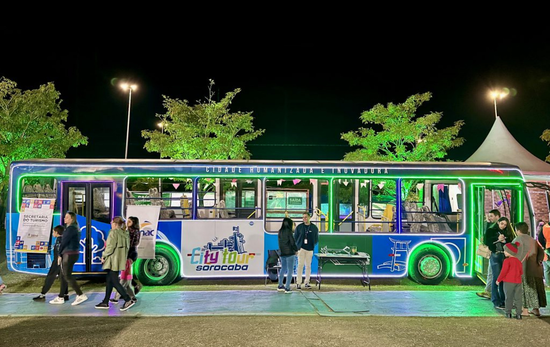 Passeio que dura 2h, apresenta pontos turísticos, históricos e culturais da cidade,