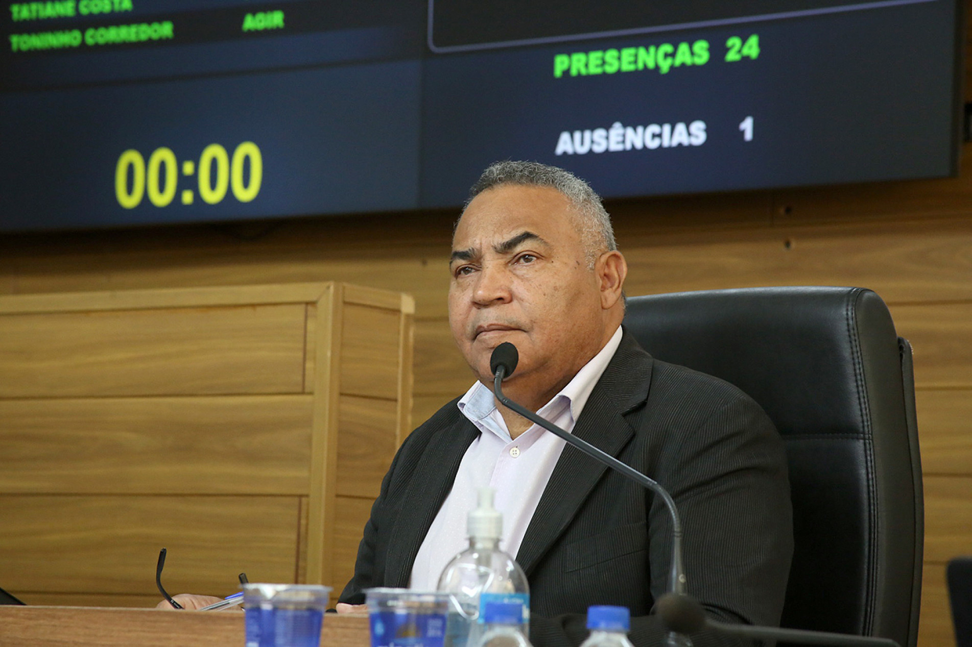 Vereador Claudio Sorocaba preside os trabalhos: última do ano
