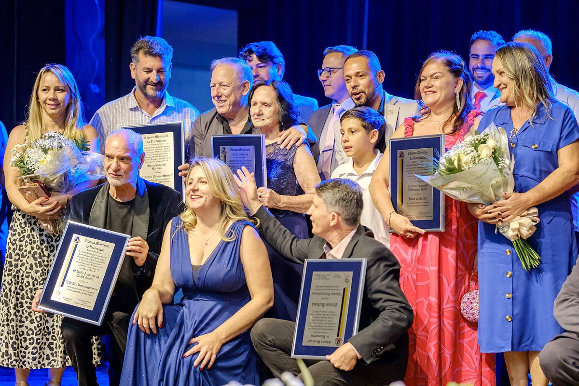 Foram entregues 22 honrarias, entre títulos de Honra ao Mérito, Mérito Comunitário e Cidadão/Cidadã Votorantinense
