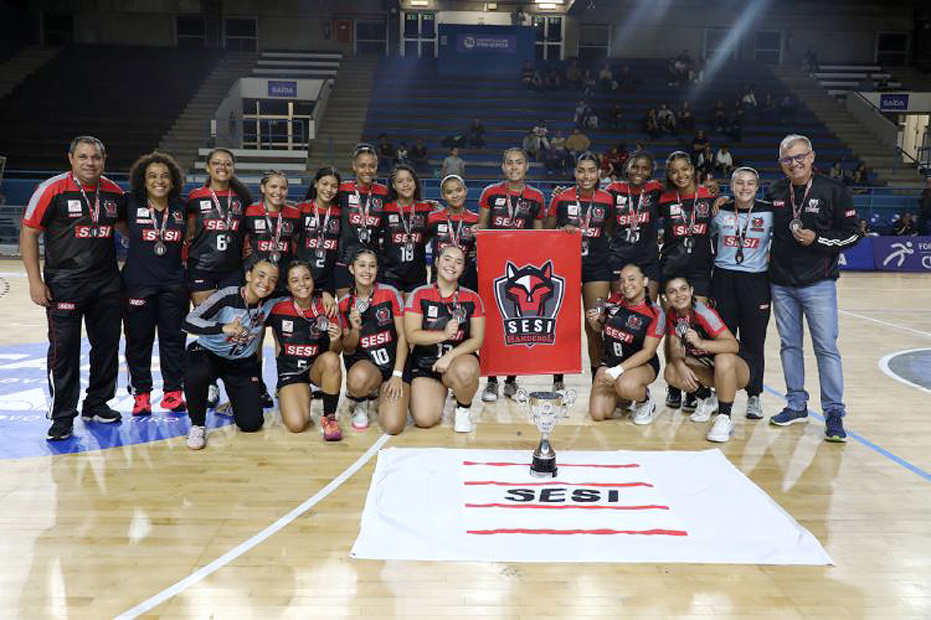 Equipe de handebol de Votorantim comemora o feito
no primeiro ano de disputa do campeonato