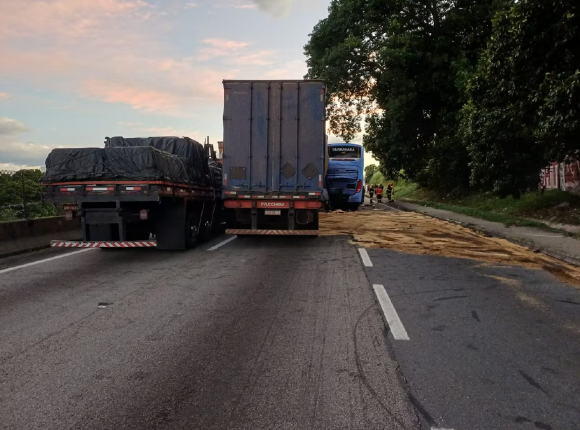 O motorista do ônibus não resistiu aos ferimentos e morreu ainda no local