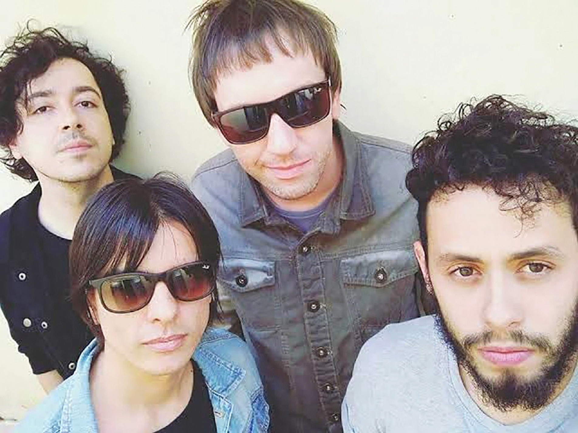 Banda Fones traz gravações do inicio da carreira que marcaram sua trajetória
