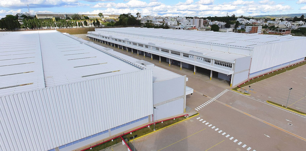 Empresas escolhem terrenos bem localizados e próximos a rodovias para galpões industriais e centros logísticos 
