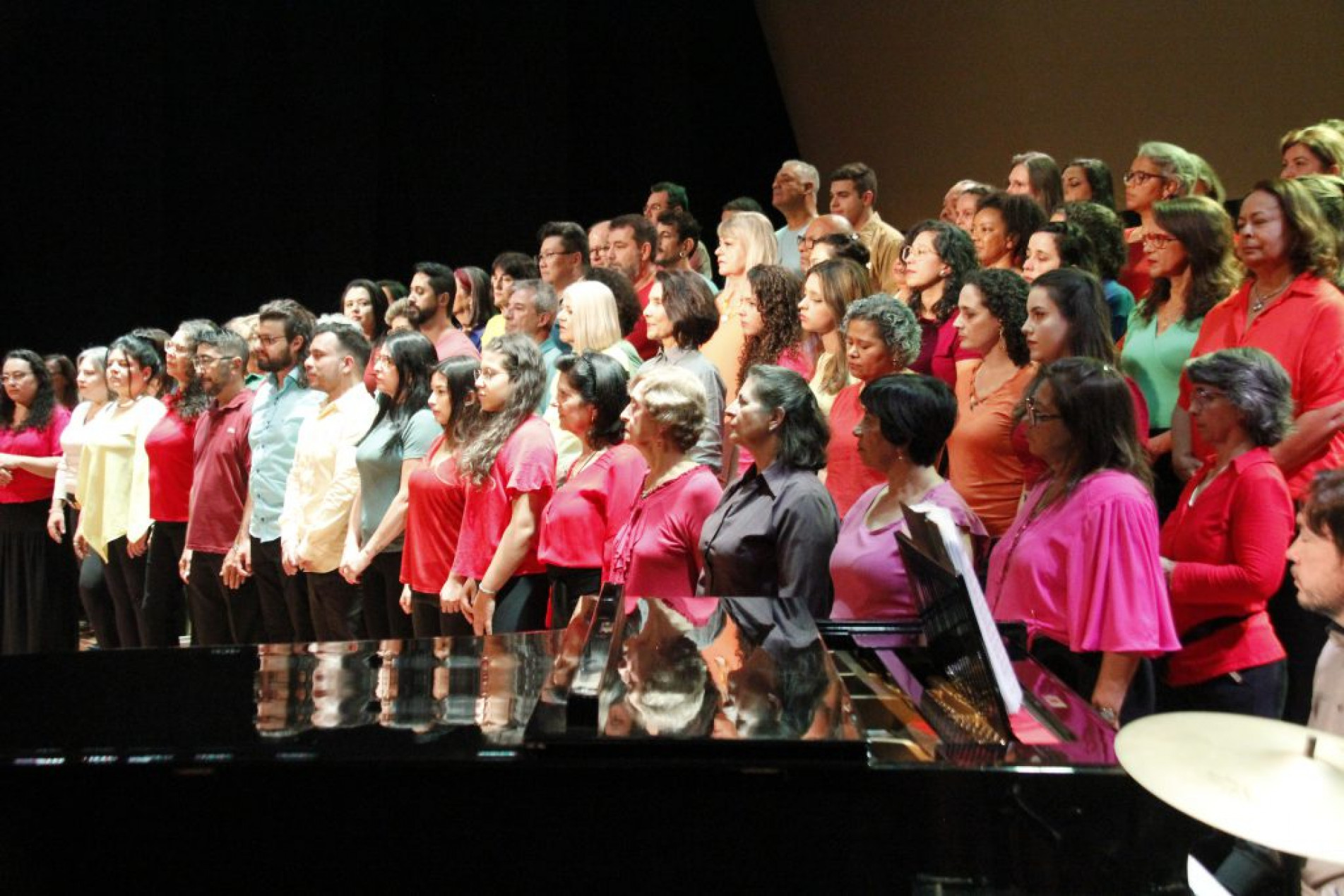 Espetáculo reúne mais de 100 participantes nesta segunda-feira (15), em três sessões, às 18h30, 19h20 e 20h10, no Salão de Exposições da Fundação