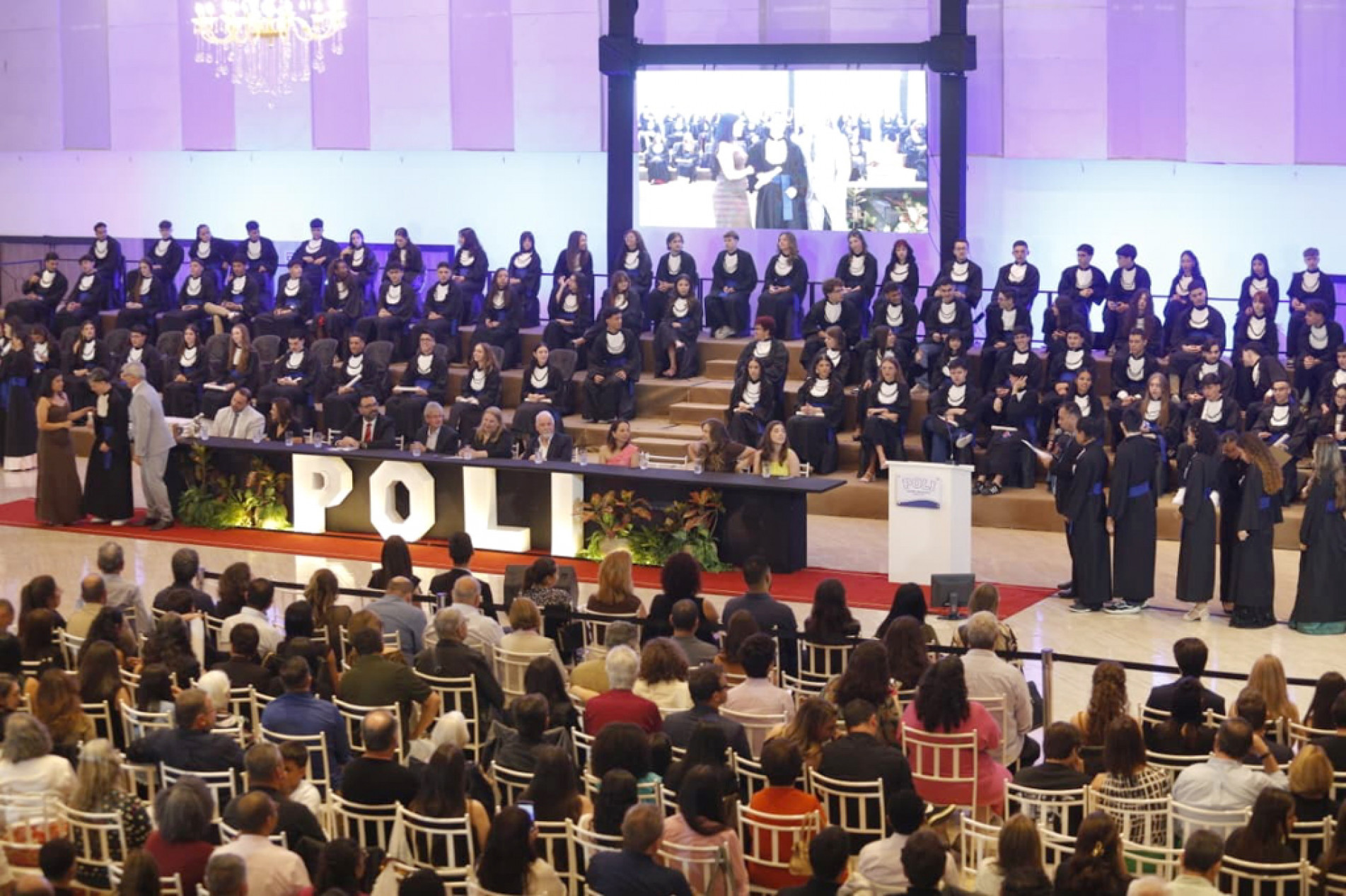 Cerimônia marca o encerramento da educação básica e o início de uma nova etapa acadêmica e profissional