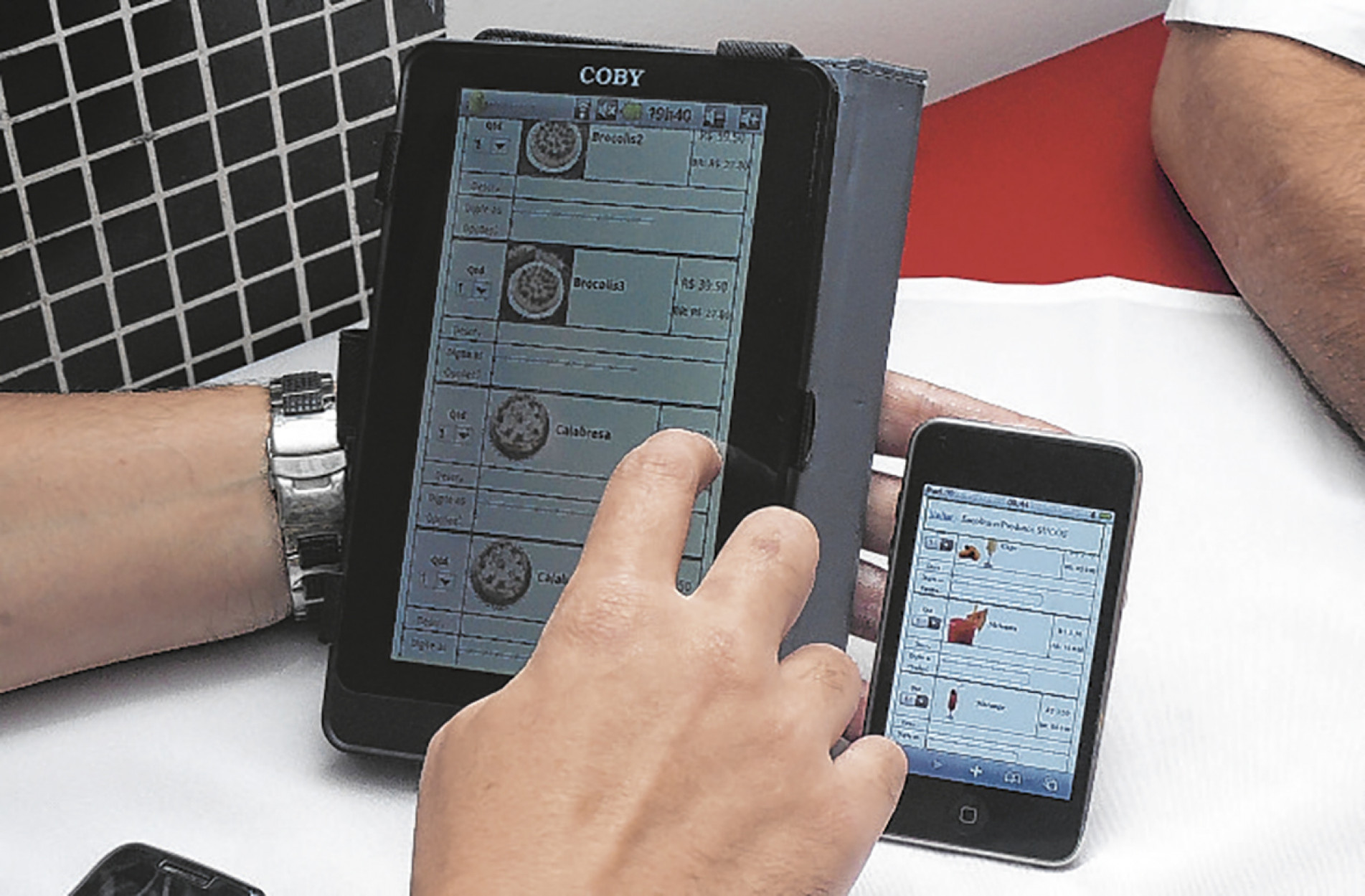 Cardápio digital pode gerar exclusão à parte dos clientes 