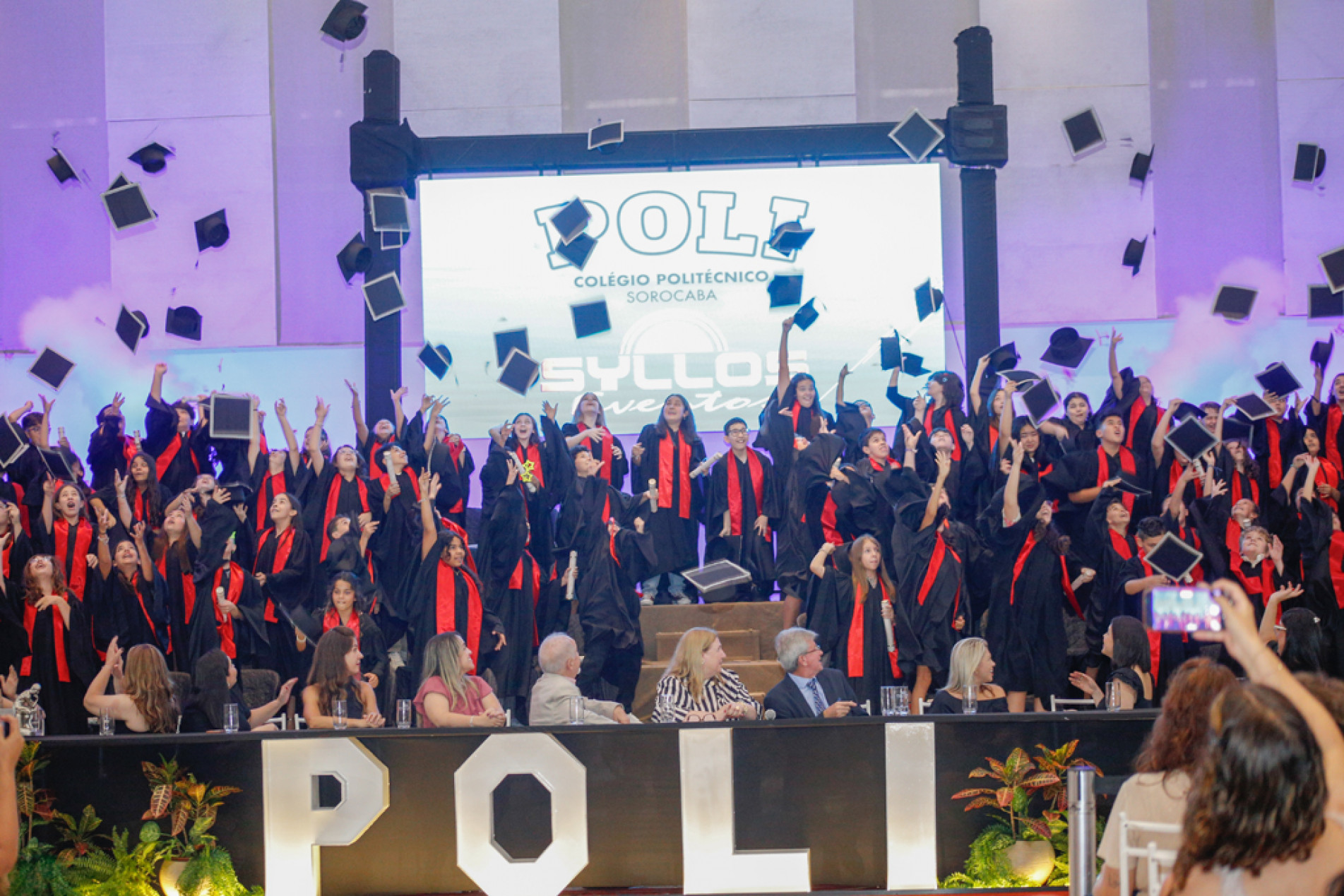 No dia 15, 170 alunos concluíram o ensino fundamental I, celebrando 
a passagem para uma nova etapa da vida escolar
