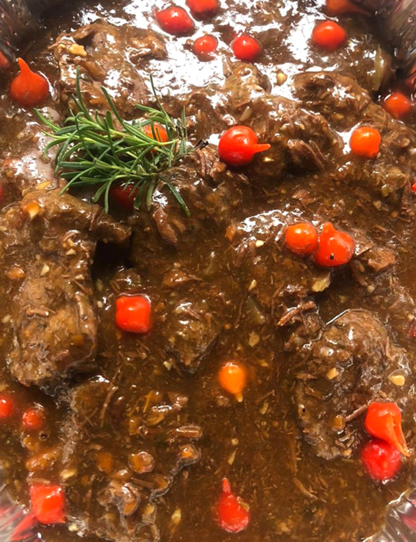 Carnes com molho madeira ou molho gorgonzola fazem sucesso entre os clientes de Rosa Tavares 