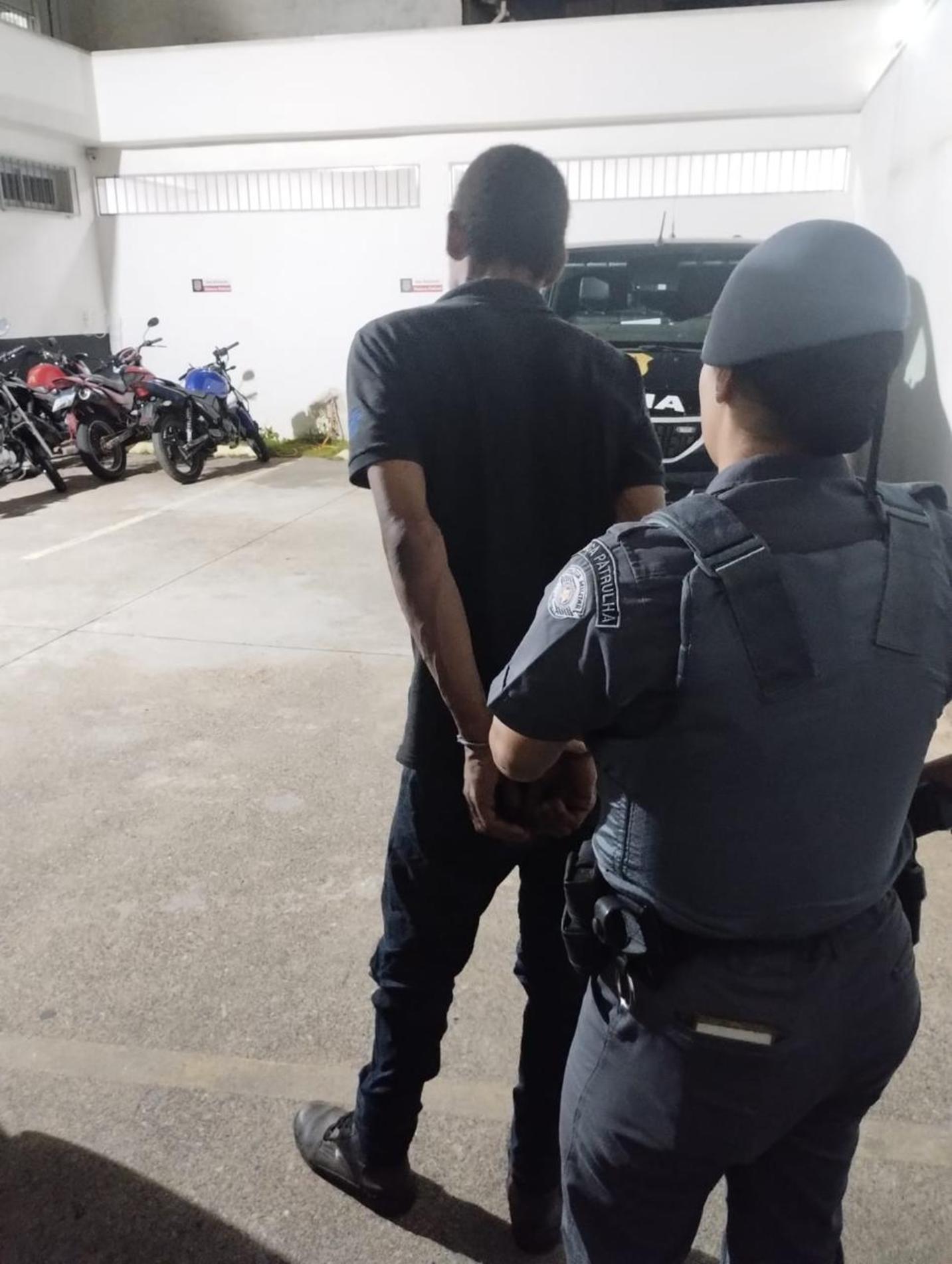 Homem foi encaminhado para o Plantão Policial
