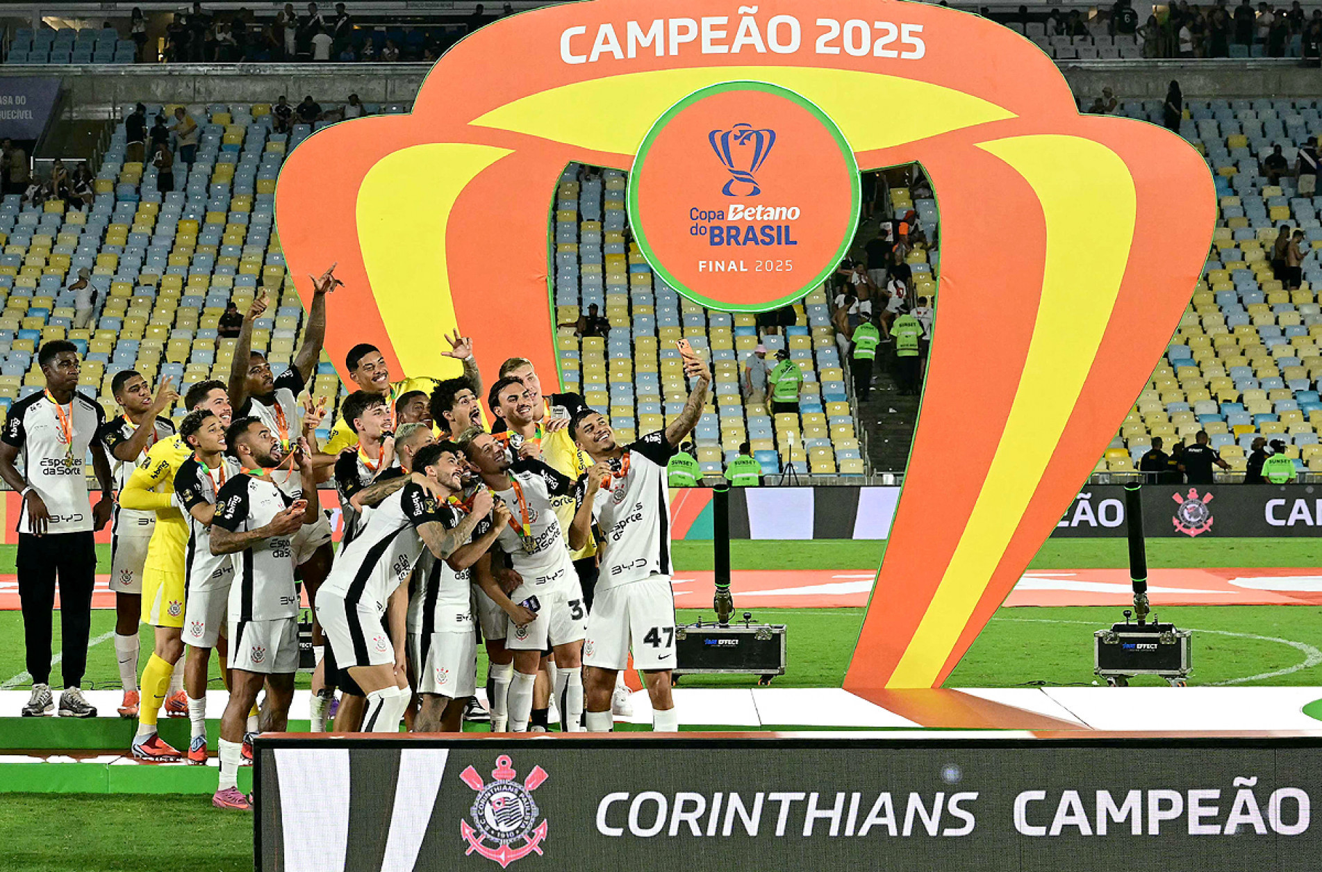 Atletas comemoram a conquista: vitória 
sobre o Vasco, domingo, por 2 a 1