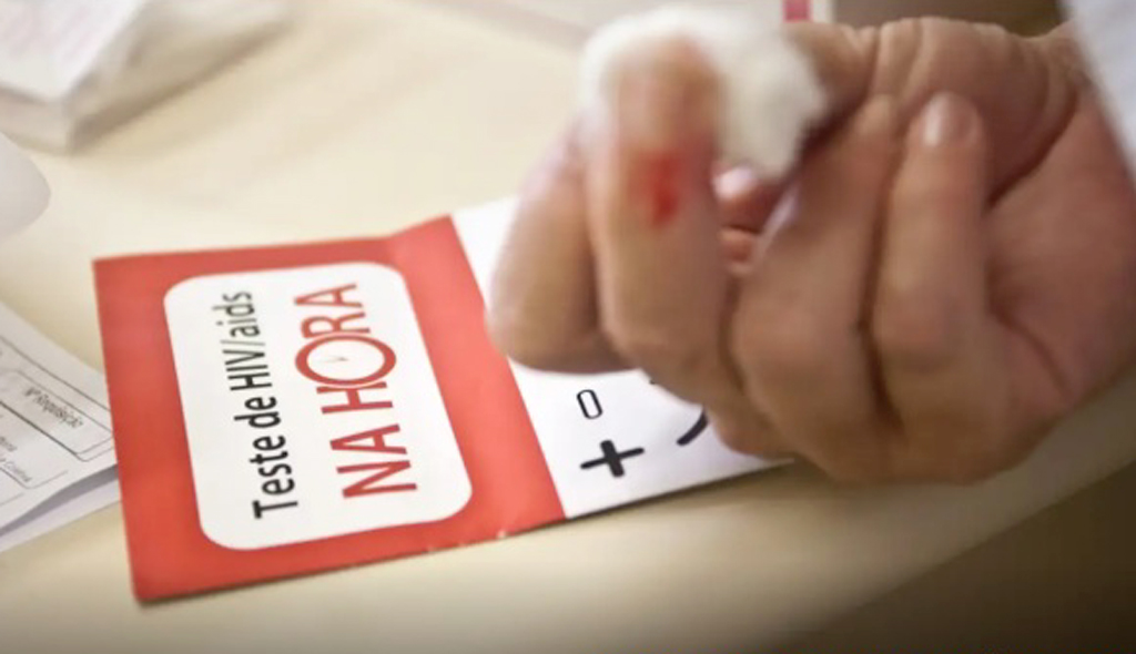 Testagem rápida é ofertada gratuitamente durante todo o ano na rede pública de saúde