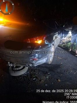 Veículo foi removido pelo guincho para o posto de serviços