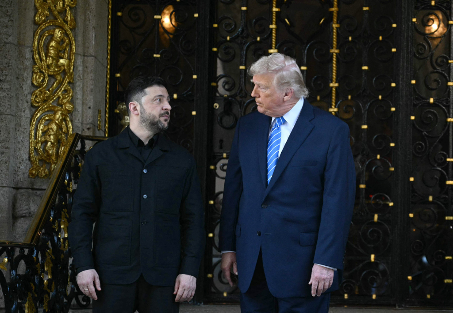 Zelensky e Trump se reuniram na Flórida, no domingo, e falaram de garantias