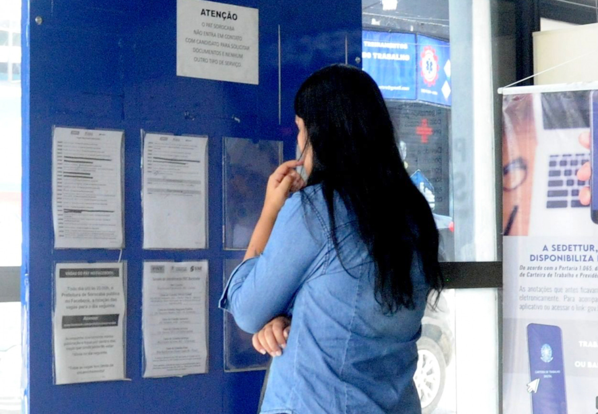 Ainda há 5,9 millhões de pessoas em busca de emprego