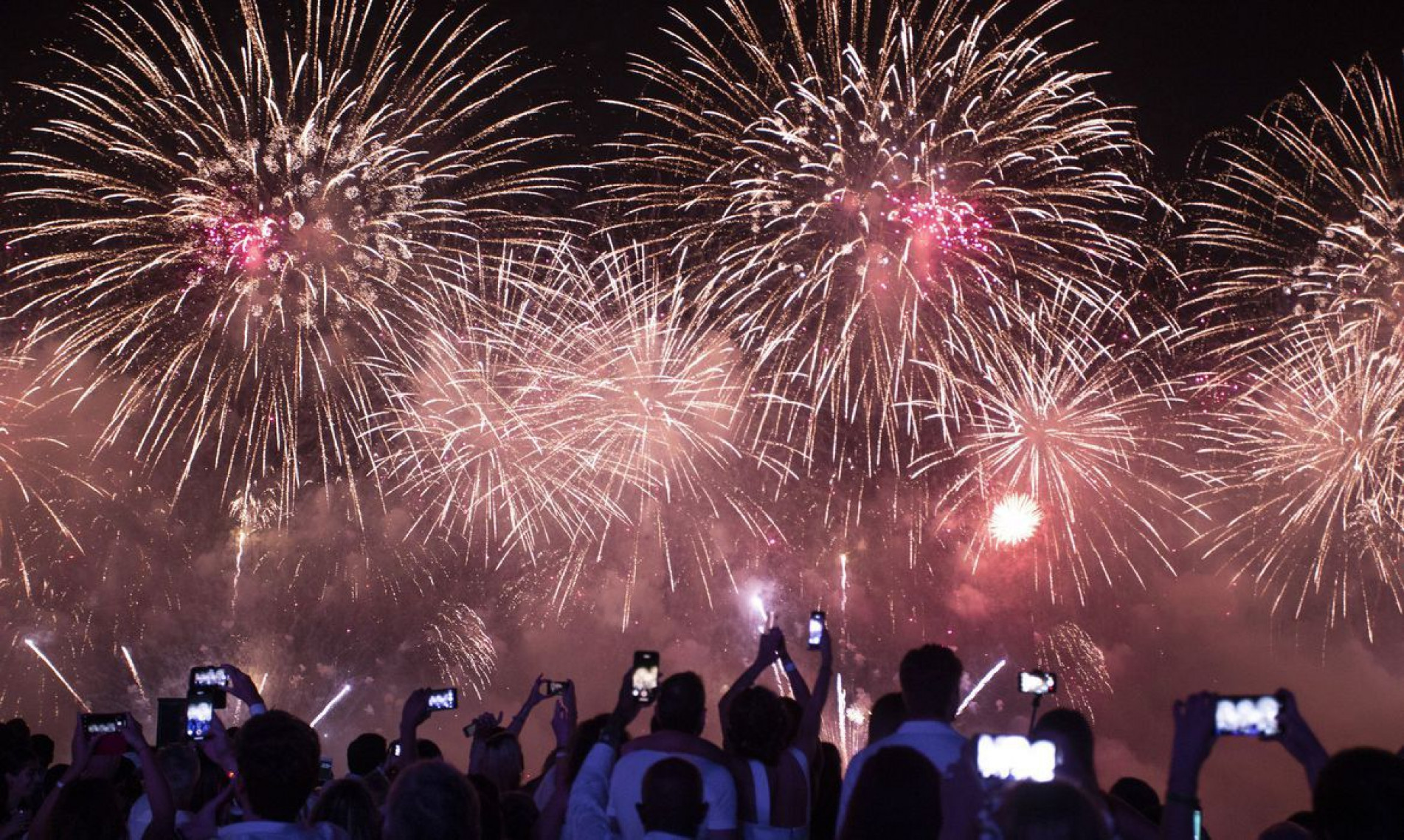 As prefeituras destacam que continuam permitidos apenas os chamados fogos de vista