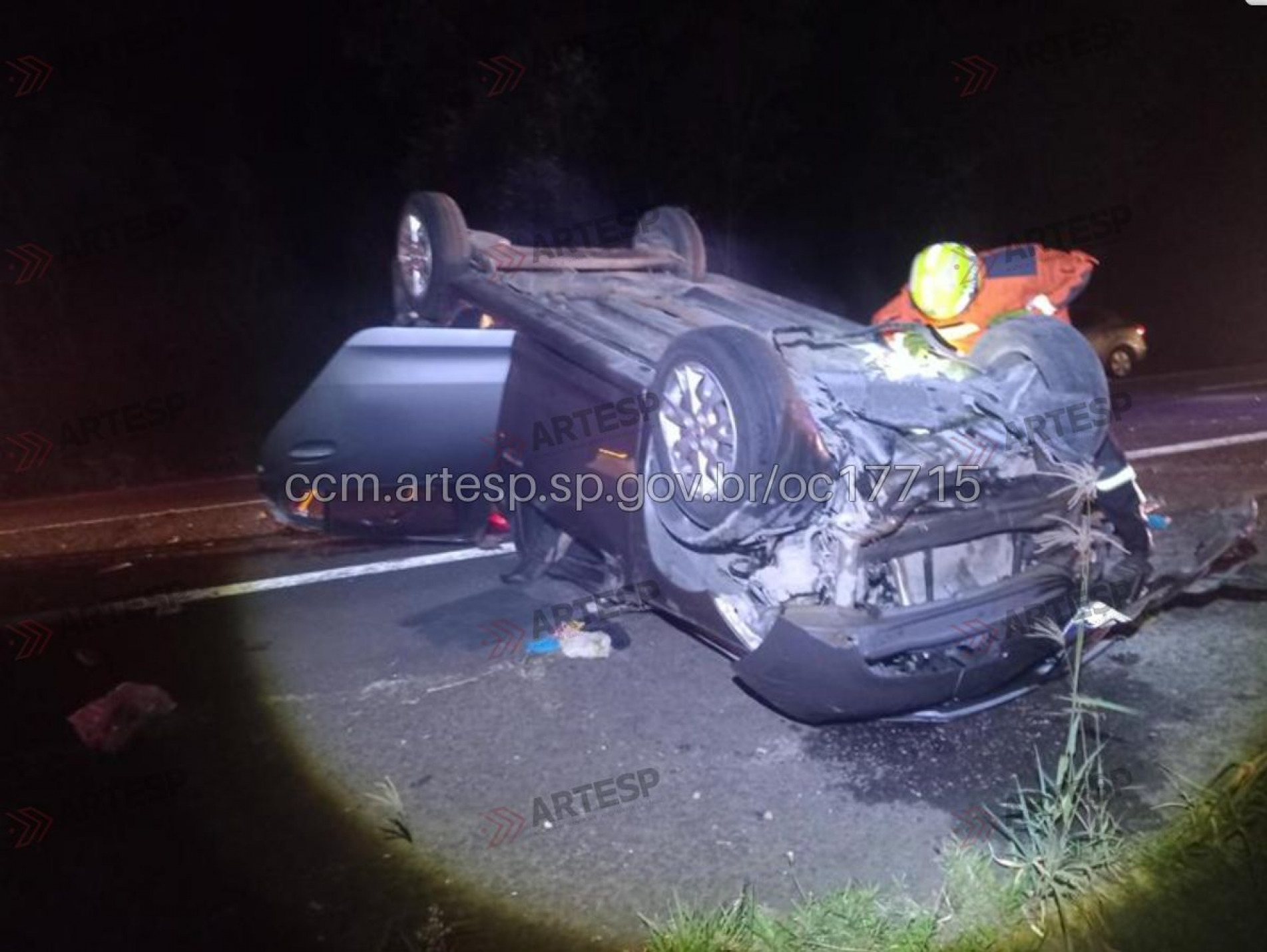 Duas vítimas morreram no local, carbonizadas. Uma terceira pessoa foi socorrida em estado grave e encaminhada ao Pronto-Socorro