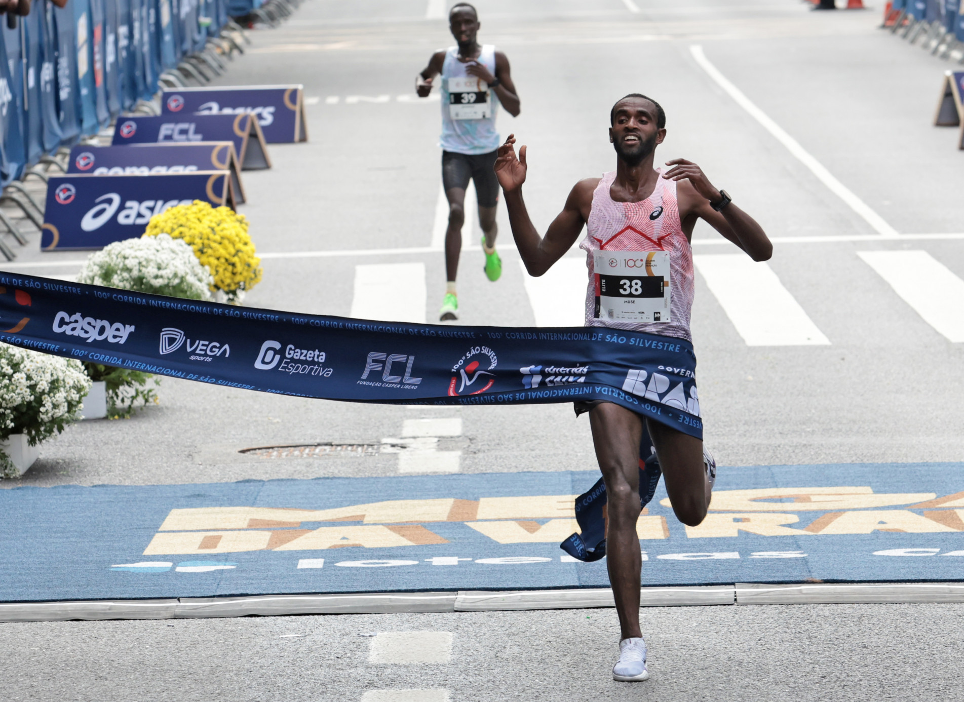  Atleta Muse Gizachew, vencedor da categoria masculina da 100ª Corrida Internacional de São Silvestre.