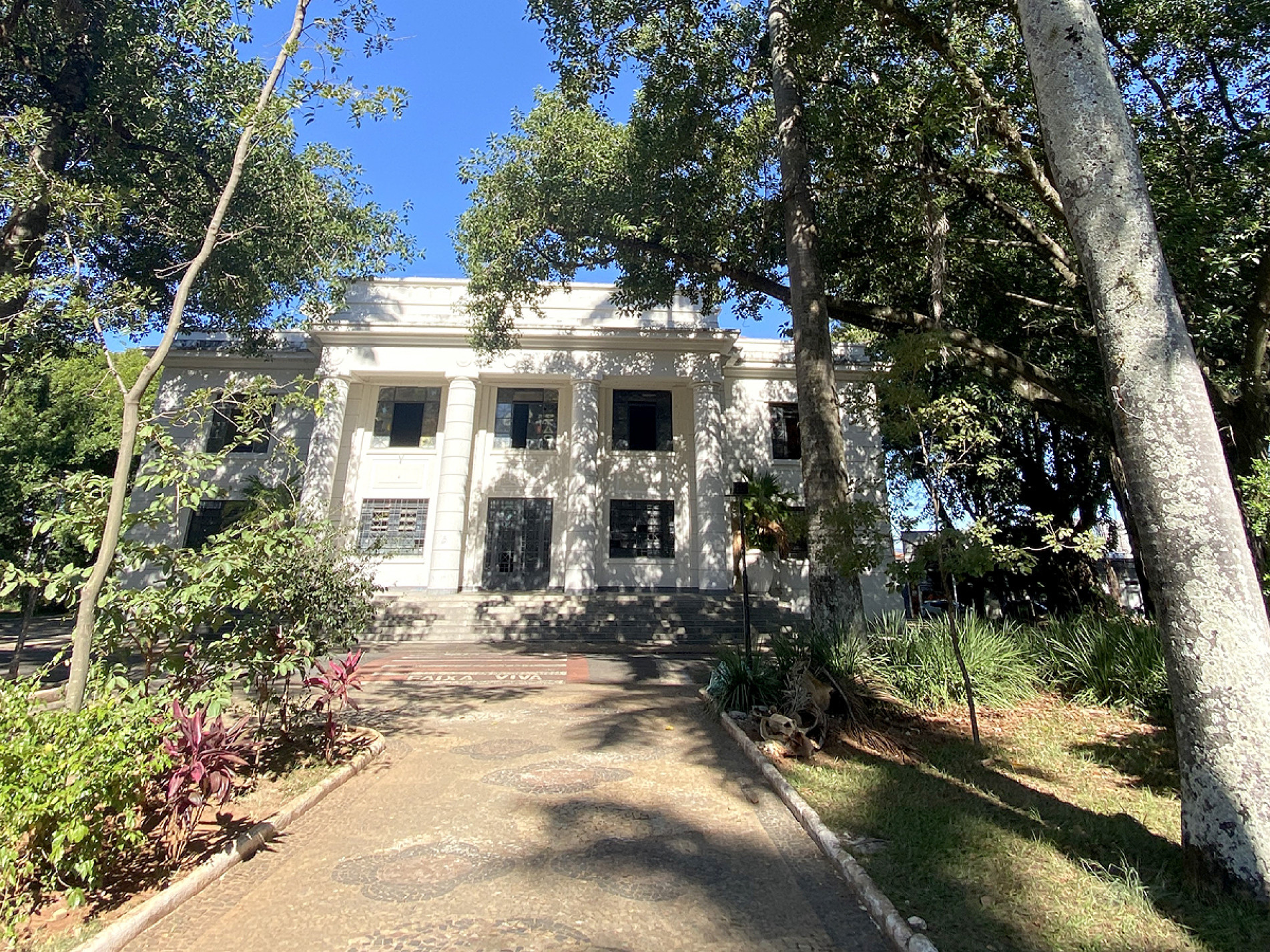 Fórum Velho, na Praça Frei Baraúna, no centro, pode ganhar um novo capítulo em sua trajetória