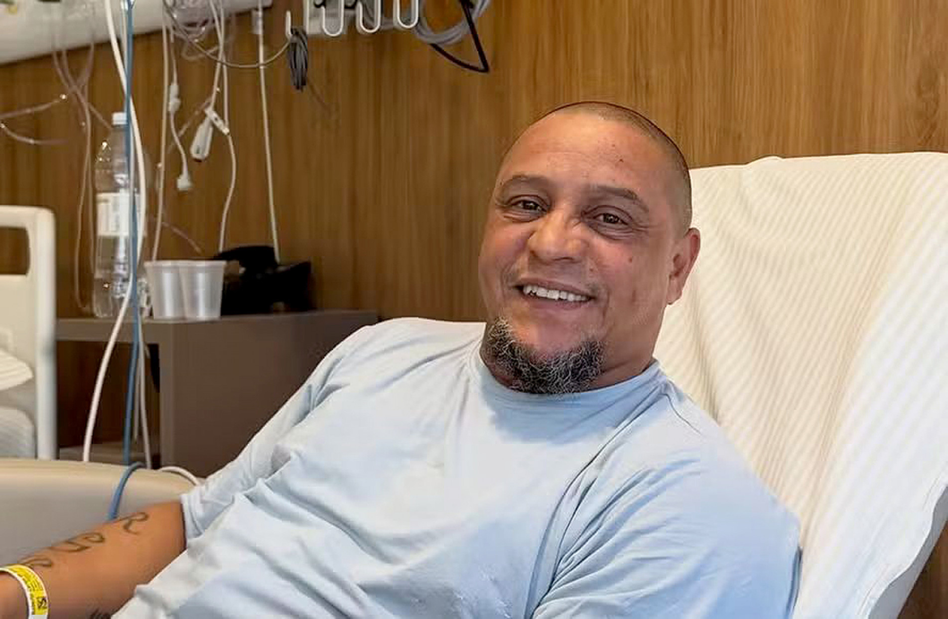 Ex-jogador publicou nas redes foto tirada no hospital
