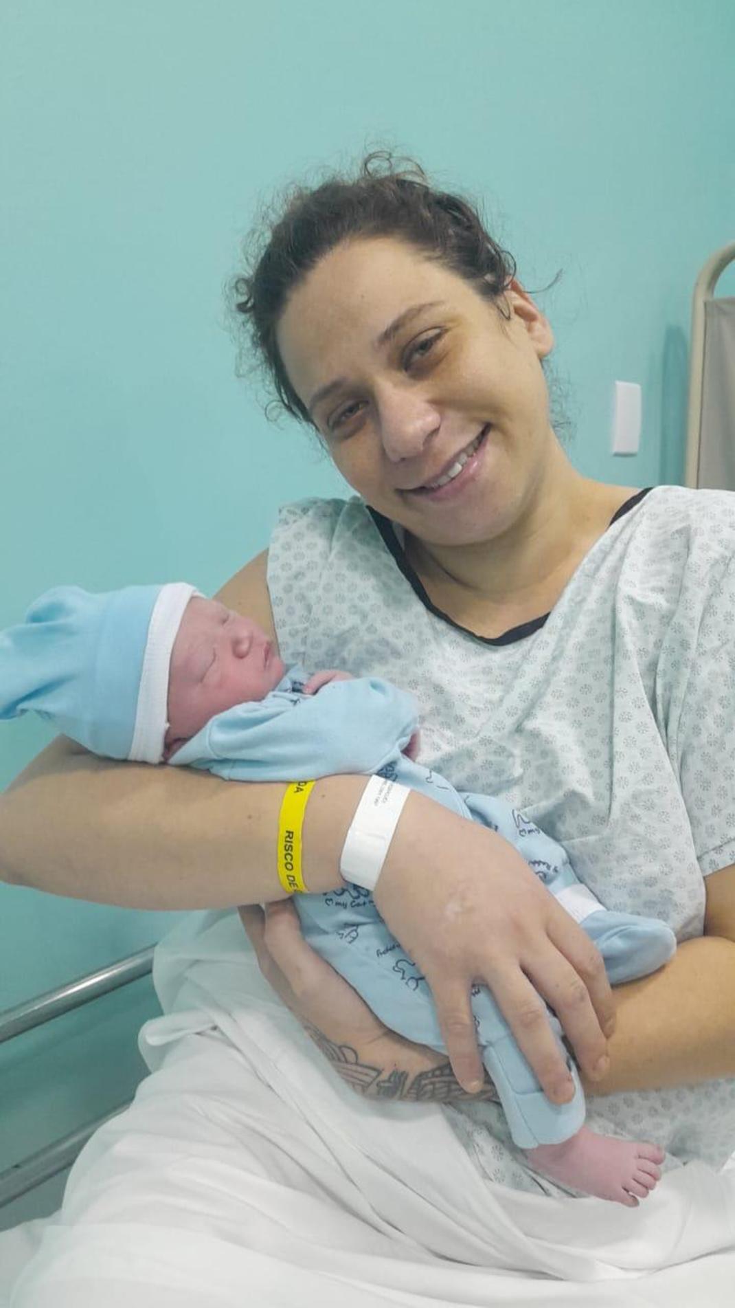 O bebê Antonio Carlos Rodrigues Viana nasceu na Santa Casa de Sorocaba, de parto normal, com 3.235 gramas e 49 centímetros