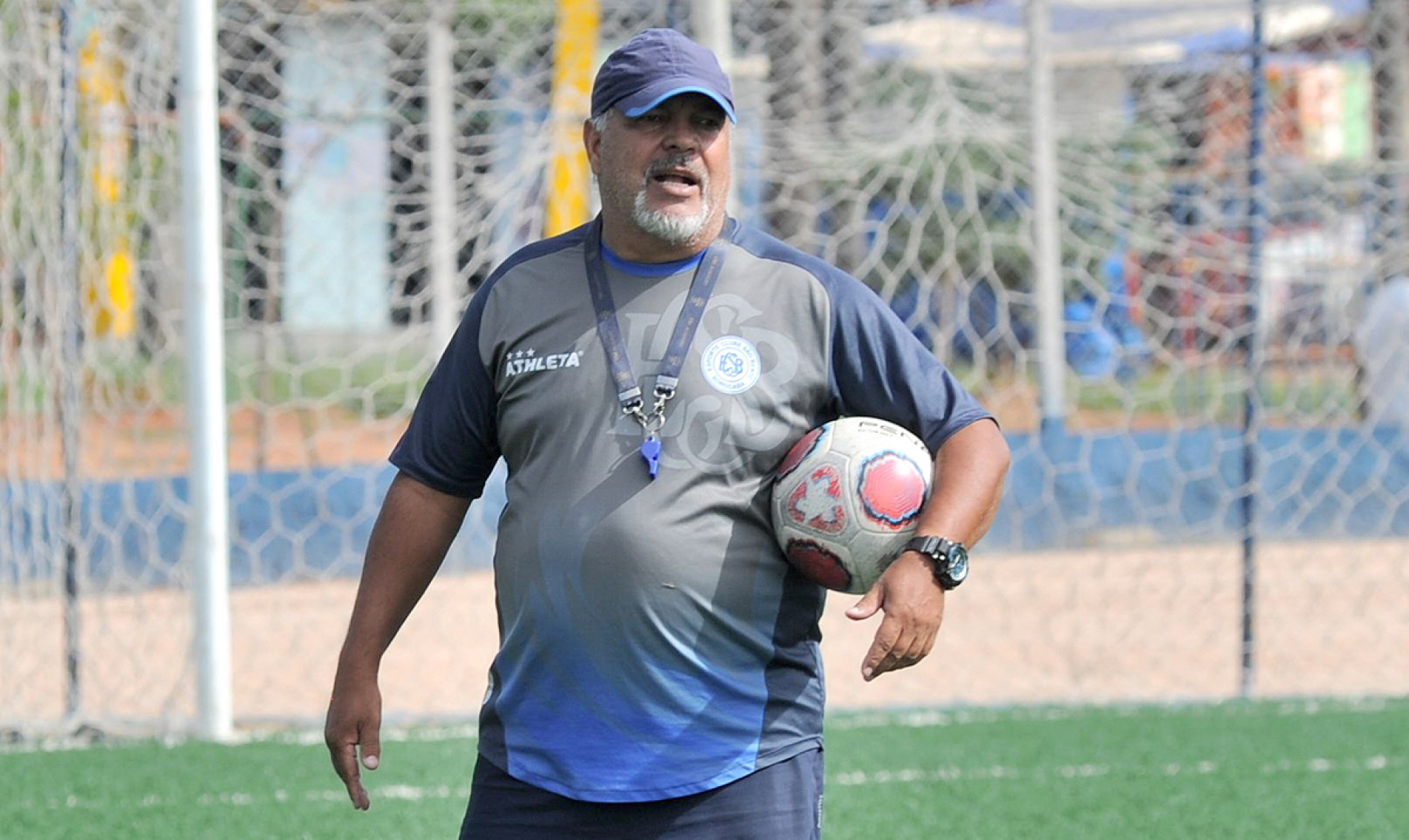 Técnico Kike Andrade comanda os jovens talentos do São Bento neste sábado