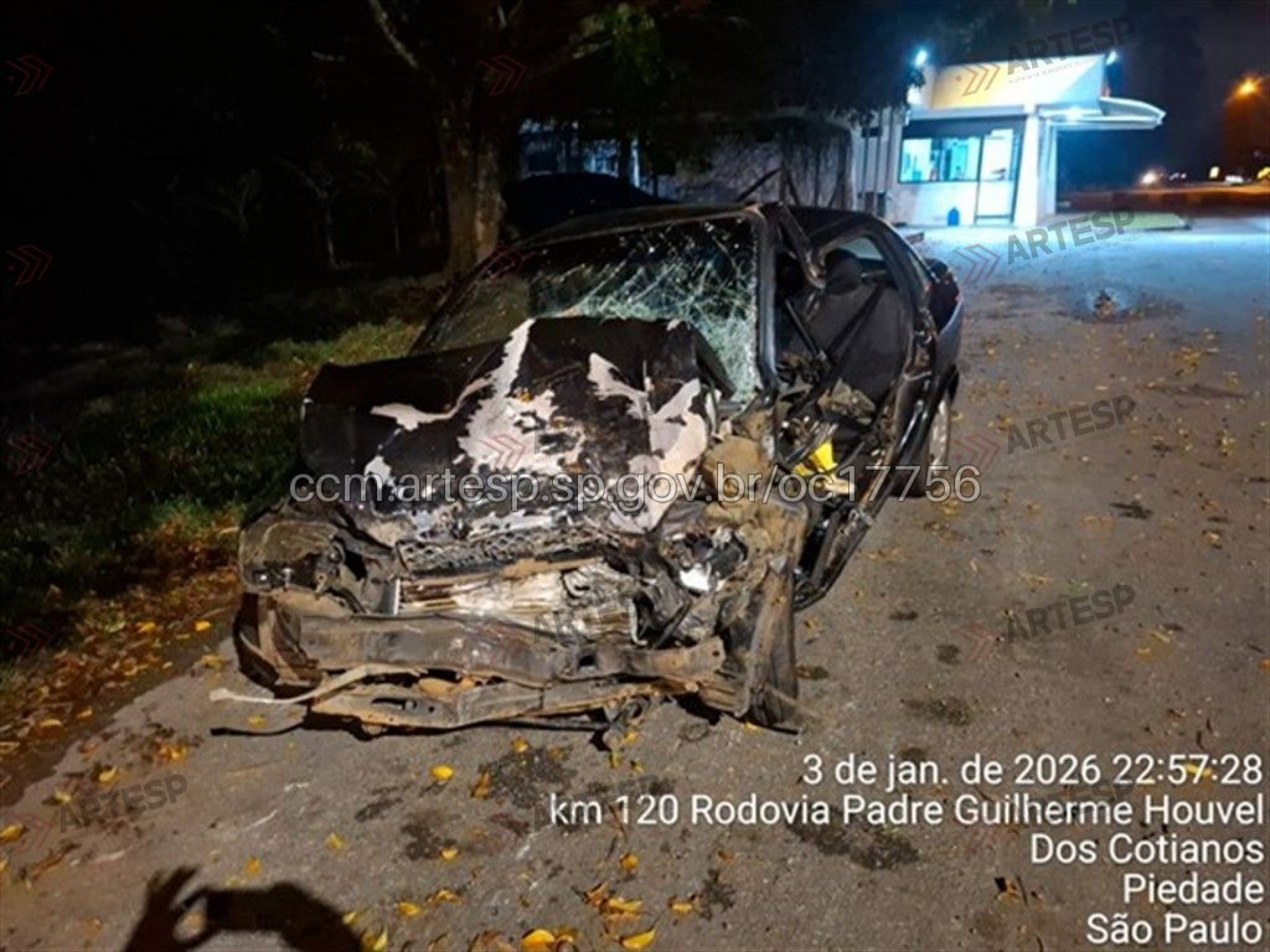 O acidente aconteceu na SP-79. As duas pessoas feridas em estado grave foram socorridas pelo helicóptero Águia e encaminhadas ao Hospital Regional de Sorocaba. Uma pessoa morreu no local