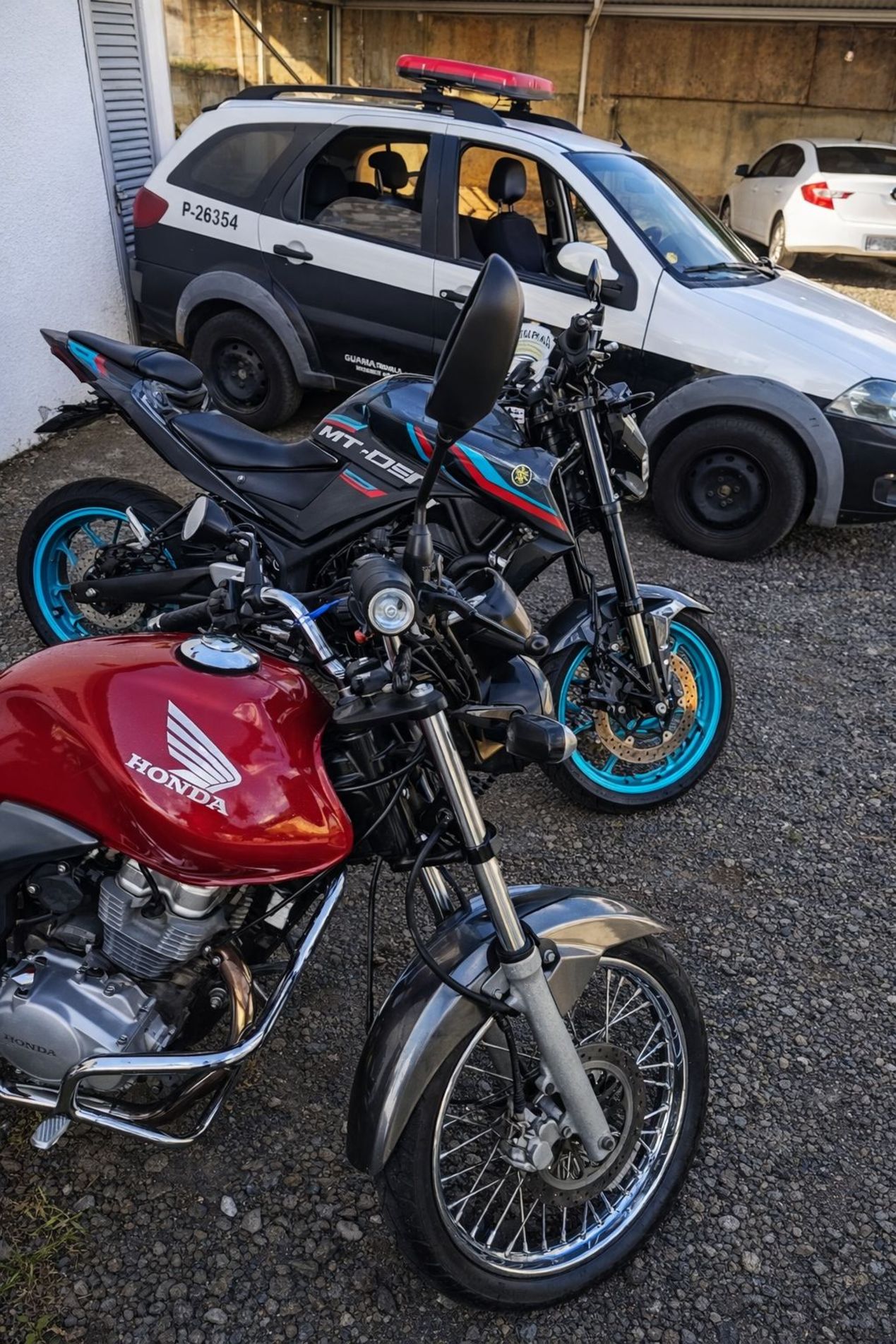 138 carros e motocicletas foram vistoriados, e seis veículos foram apreendidos por estarem com escapamentos irregulares