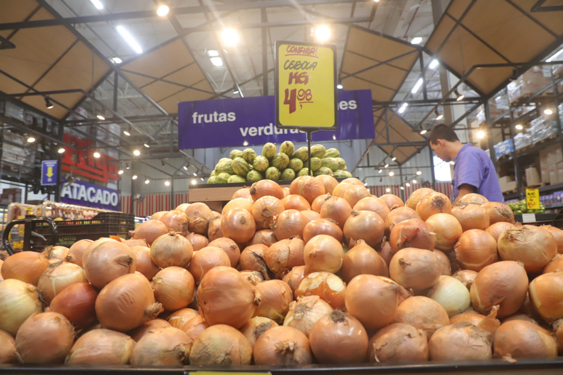 Preços de alimentos subiram 0,27% no último mês de 2025
